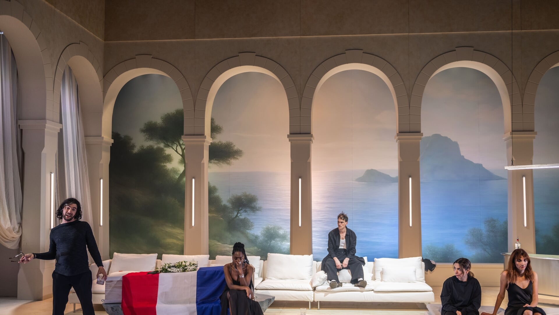 Over croissants bakken tot opkomen tegen genocide: millennials op de snijtafel in het theater