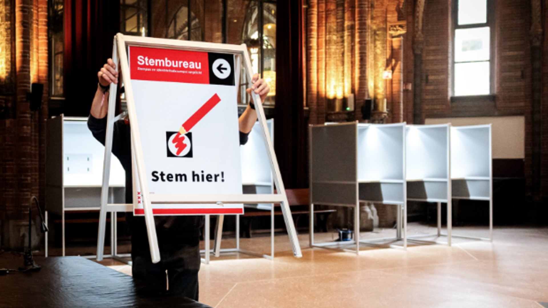 Verkiezingstelefoon helpt laaggeletterden en mensen met beperking naar de stembus