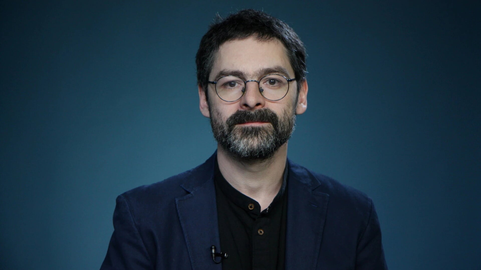 ‘Mijn opa is in 1941 verdwenen’, zegt Nikolay (48). Russen herdenken de Stalin-terreur - in Amsterdam