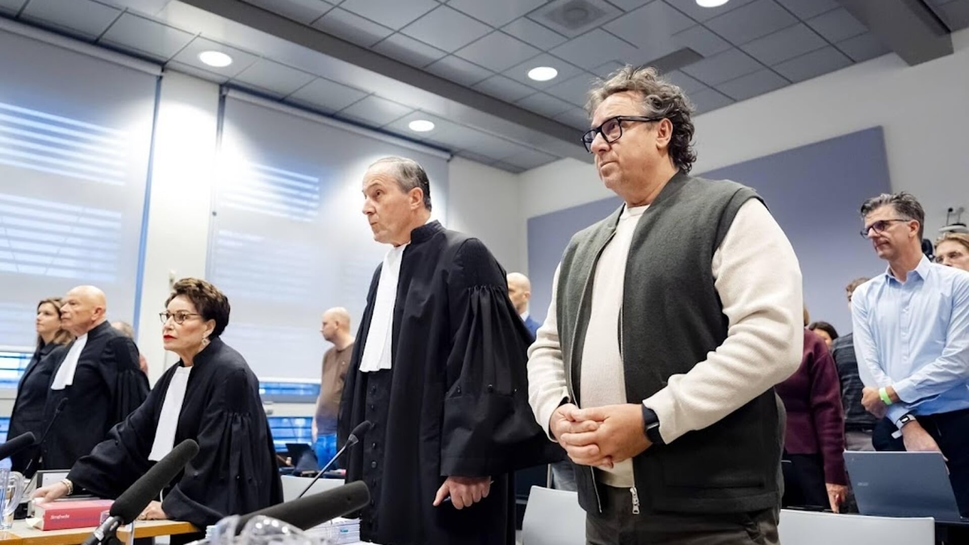 Borsato verlaat bij uitzondering de rechtbank via achteruitgang