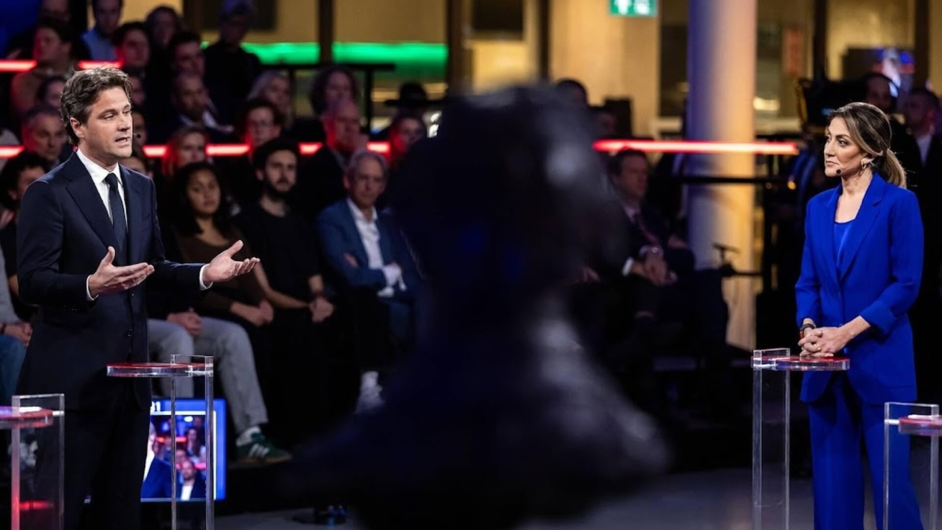 Bontenbal is 'spelletjes' VVD over wie met wie 'spuugzat'