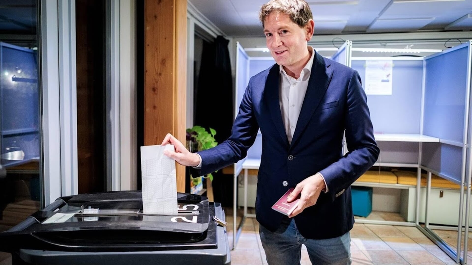 Eerste stembus in Castricum al geopend