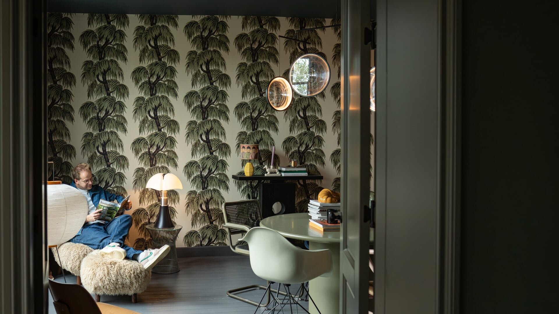 Theo-Bert en Jelle houden van kunst en kleur. ‘Thuis is dat je omringd wordt door warmte’