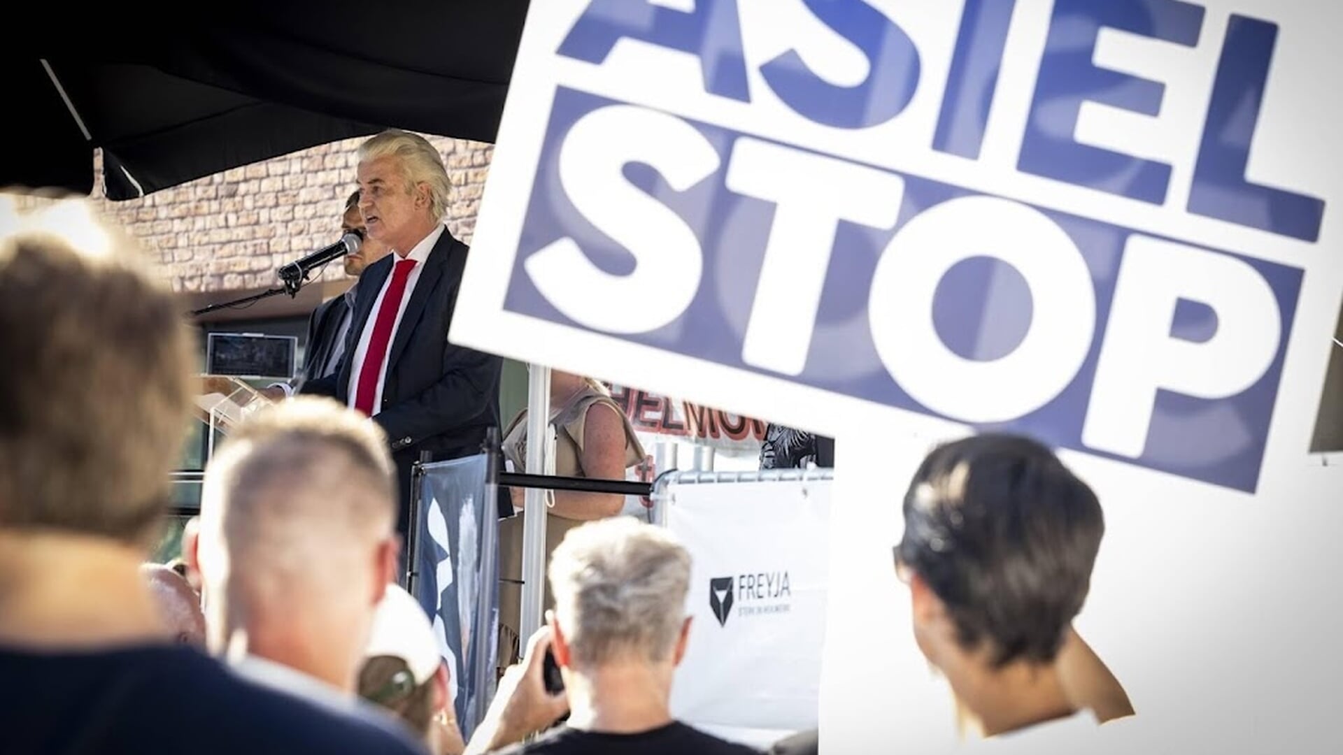 PVV profiteert niet in gemeenten waar azc-onvrede was