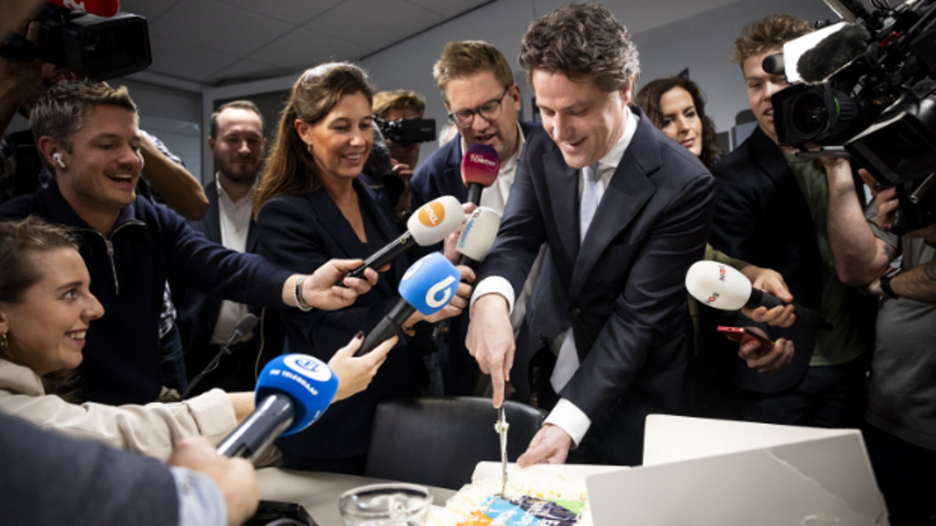 Centrumlinks of centrumrechts? Politiek Den Haag schuift die hete aardappel liever nog even door