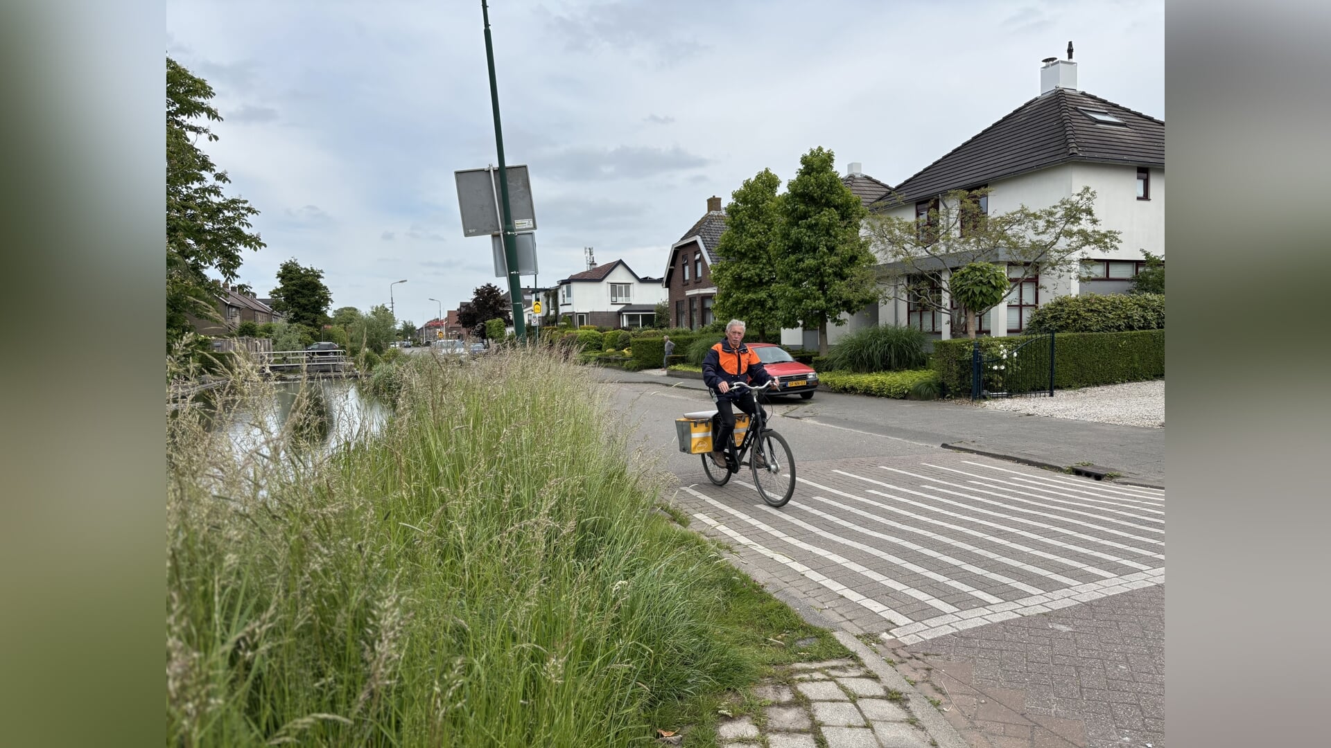 Een vertrouwd gezicht verdwijnt uit het Kockengens straatbeeld. Postbode Piet Hilhorst (80) stopt