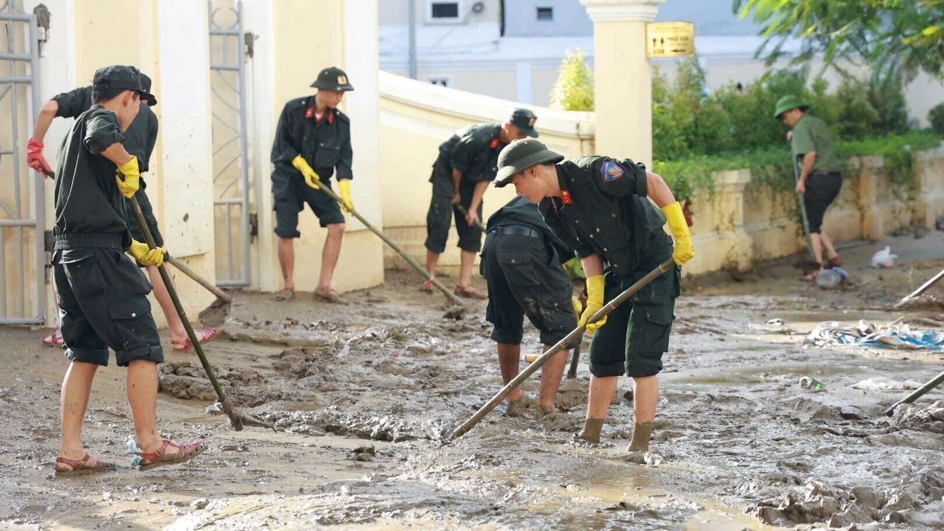 Celstraffen hotelbrand, Pentagon, dodental overstromingen stijgt, klimaatactivisten vrijgesproken