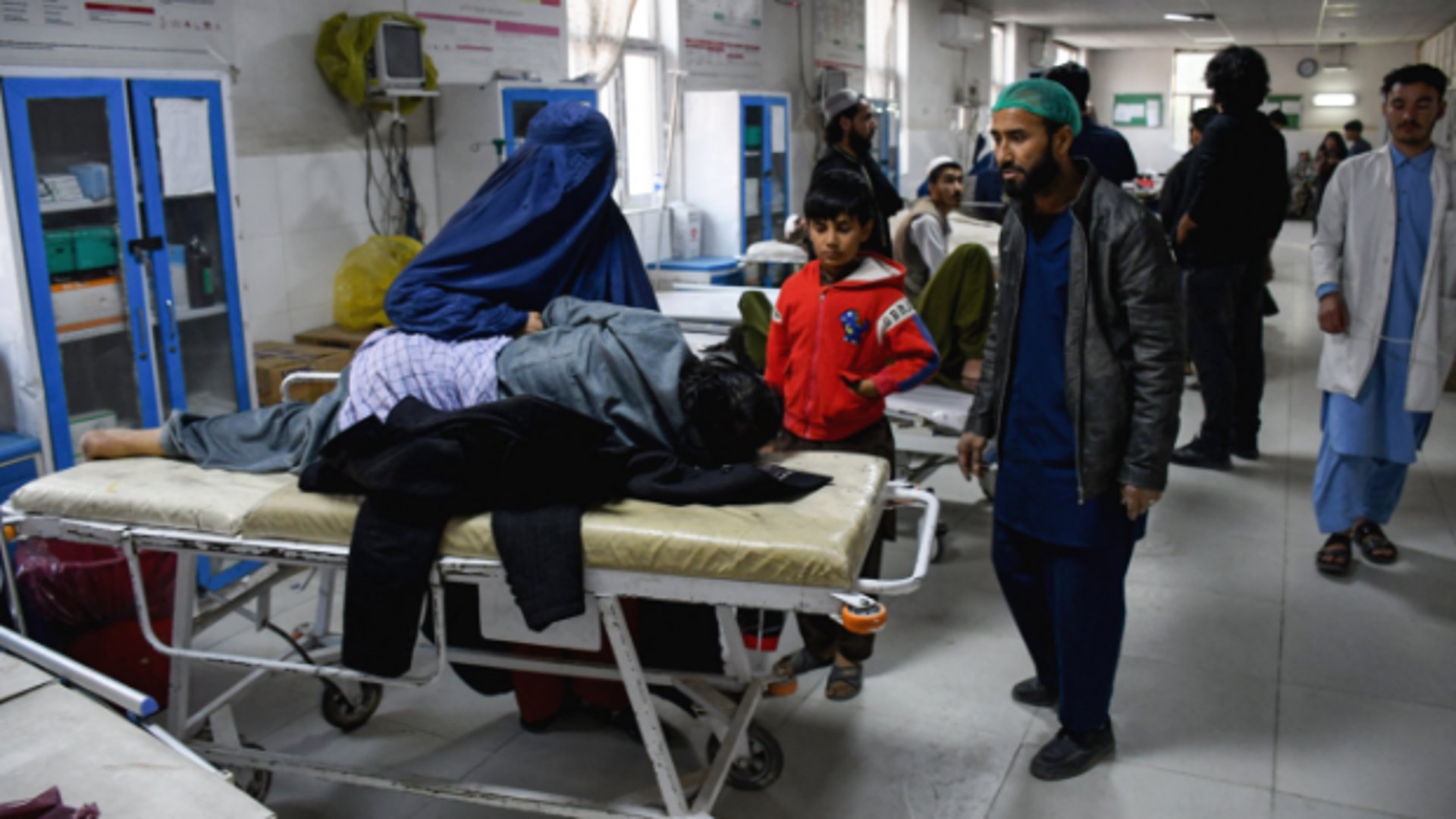 Tien doden, 260 gewonden bij zware aardbeving Afghanistan, vrees voor meer slachtoffers