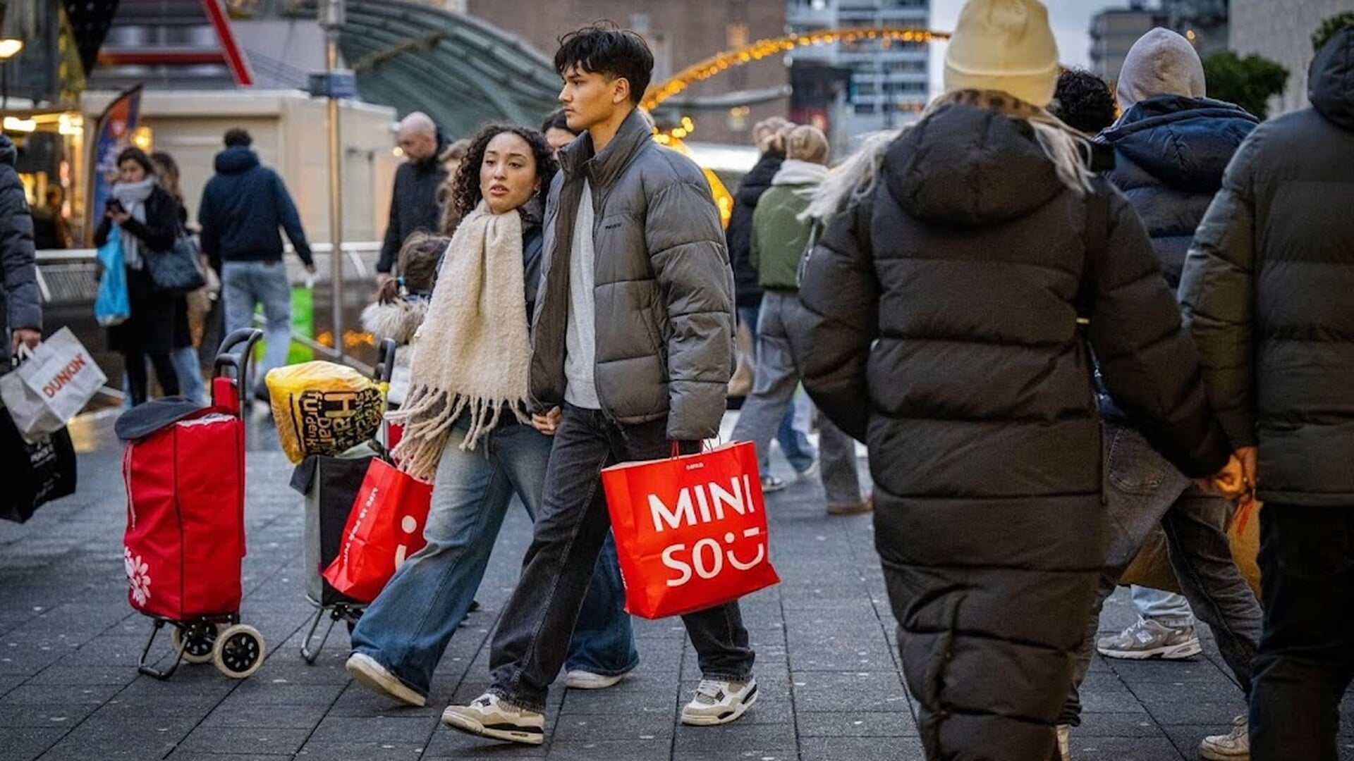 Detailhandel zet 3,8 procent meer om, ook volume stijgt