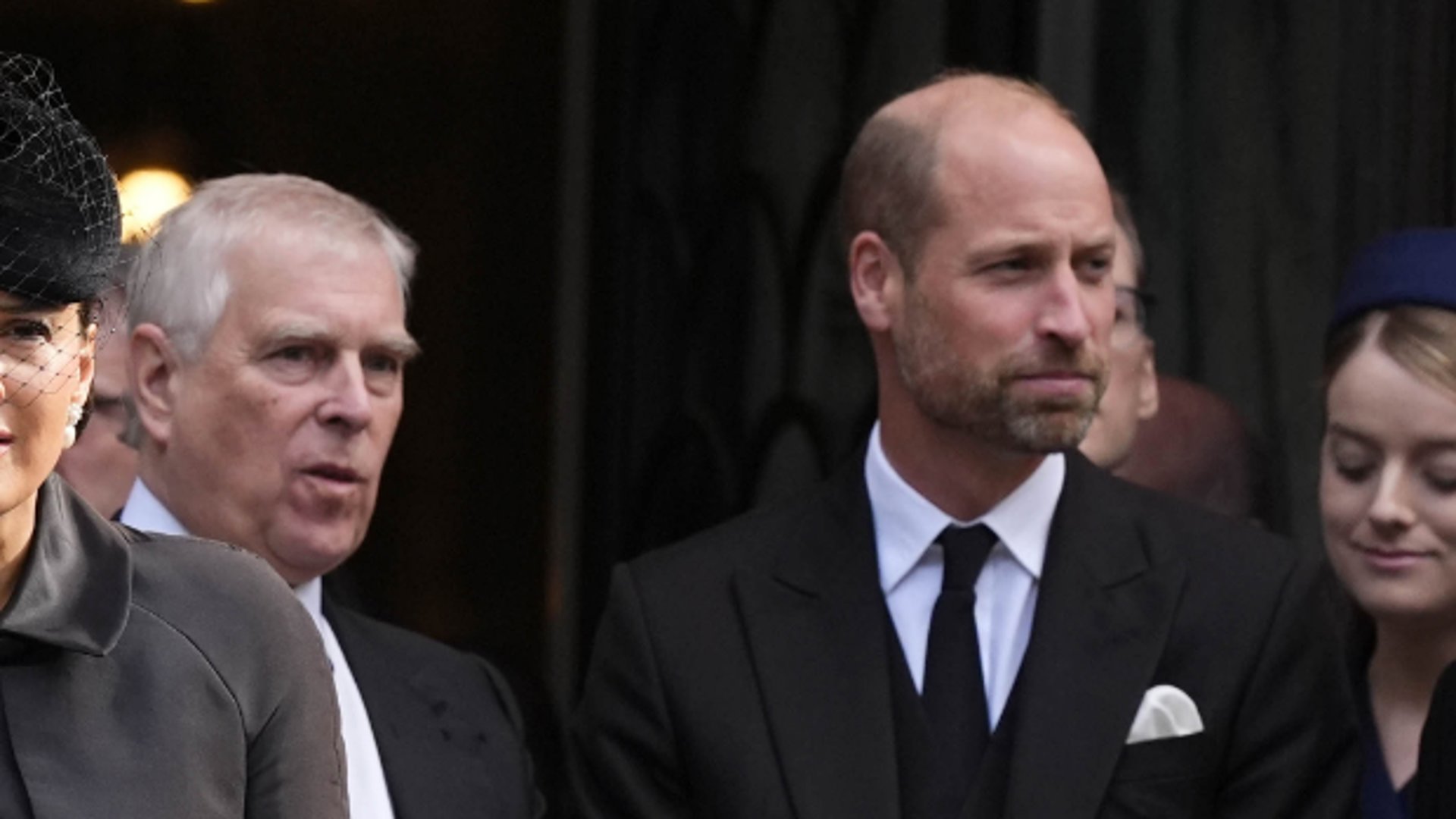 Meneer Andrew Windsor blijft ook zonder titels een koninklijk probleem in Groot-Brittannië