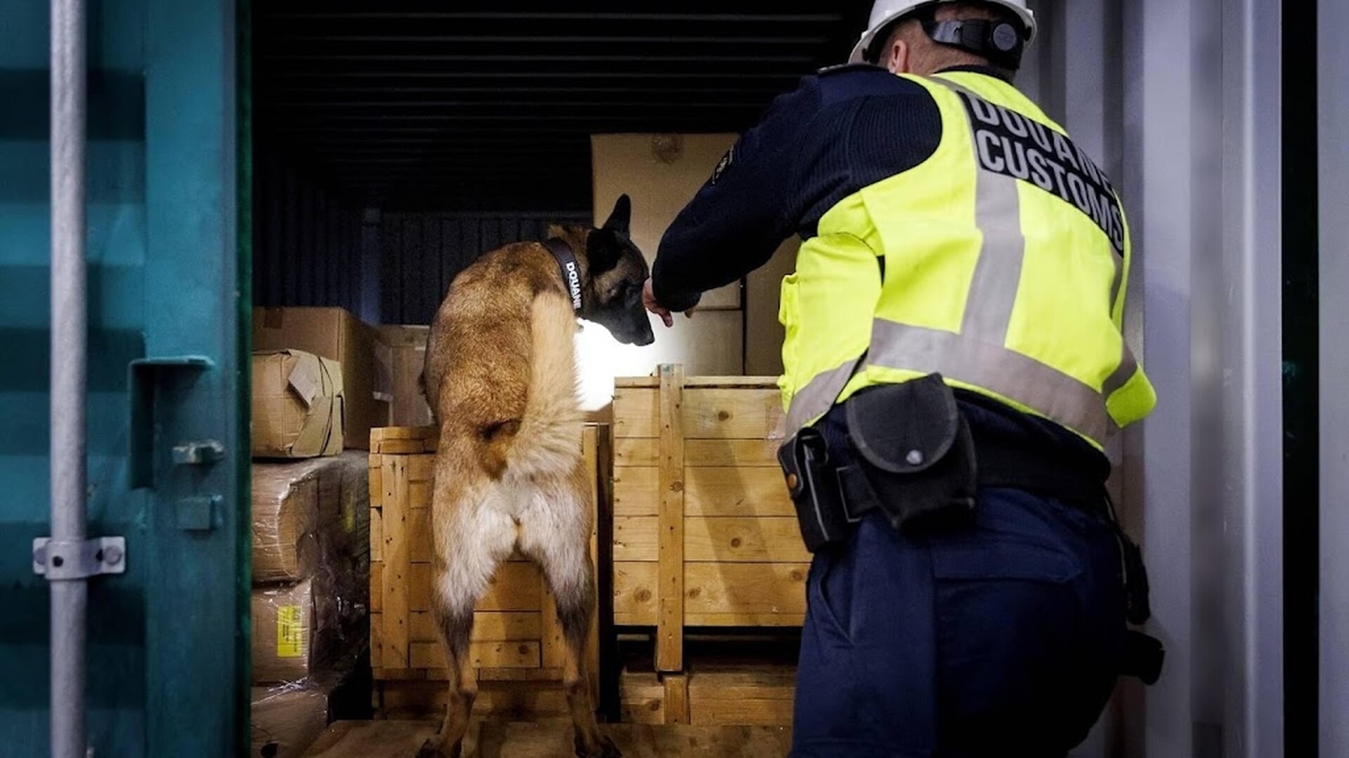 Man met 91.000 euro en heroïne aangehouden na steekproefcontrole