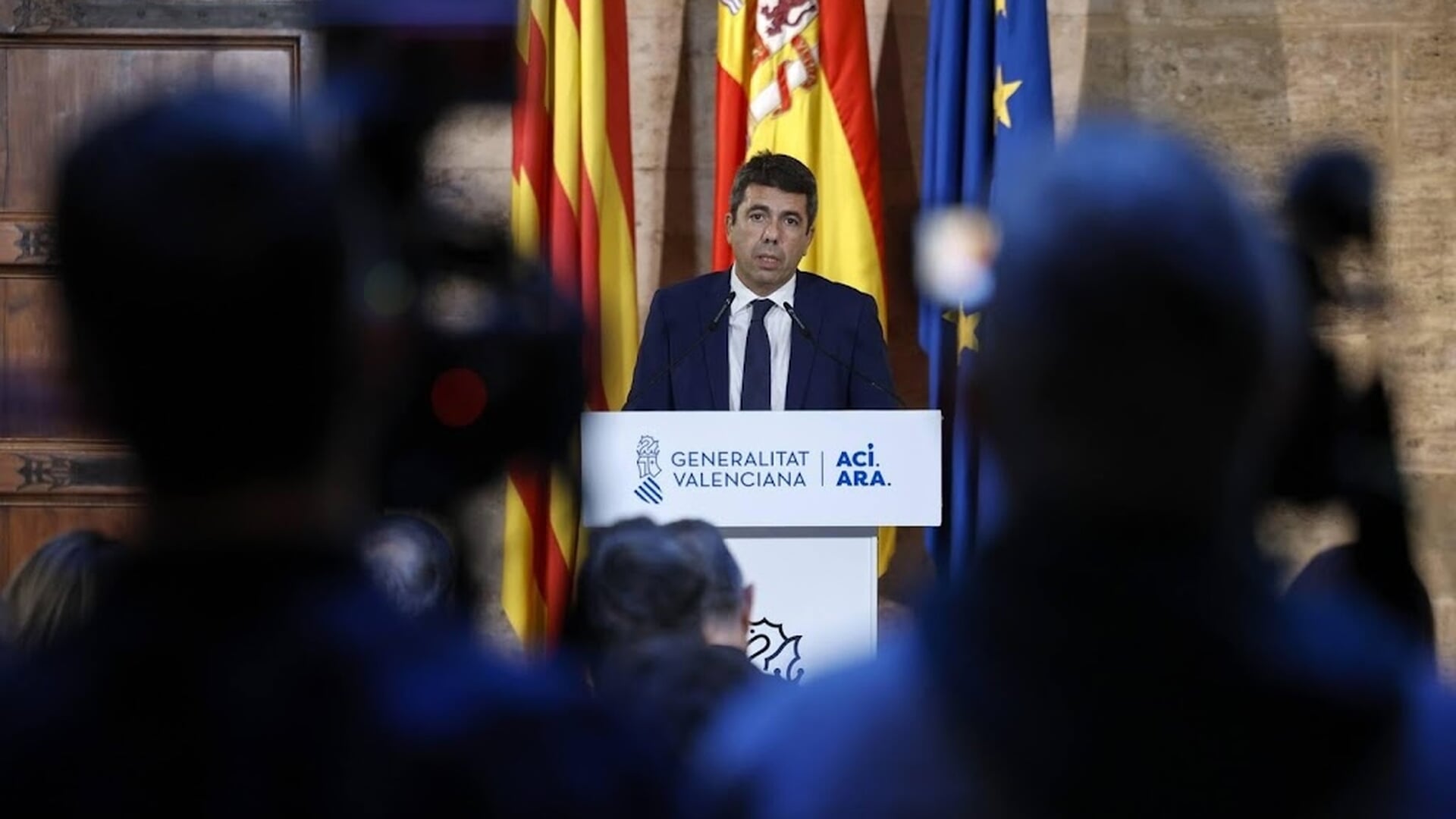 Bekritiseerde president Valencia stapt jaar na overstromingen op