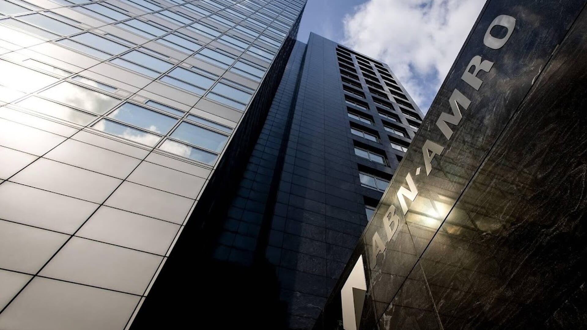 ABN AMRO stijgt op terughoudend Damrak