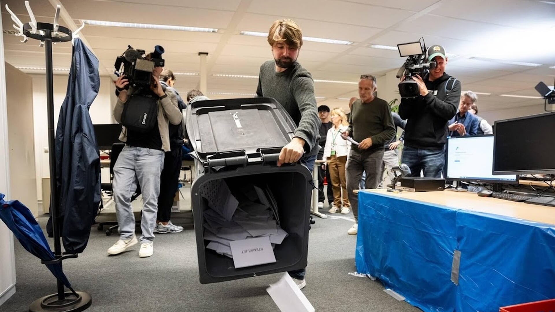 D66 loopt verder uit op PVV na telling briefstemmen