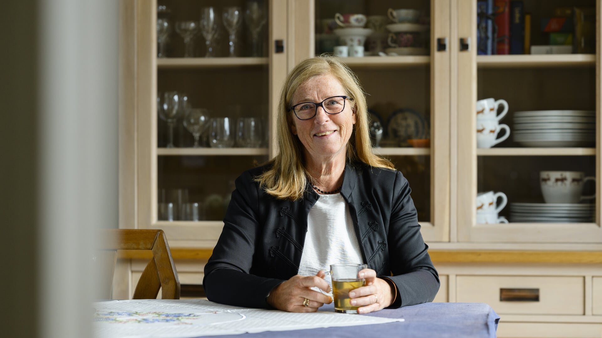 Renie (60) ging als tiener stiekem naar catechisatie. ‘Mijn moeder zei: ik heb iets verkeerds gedaan’