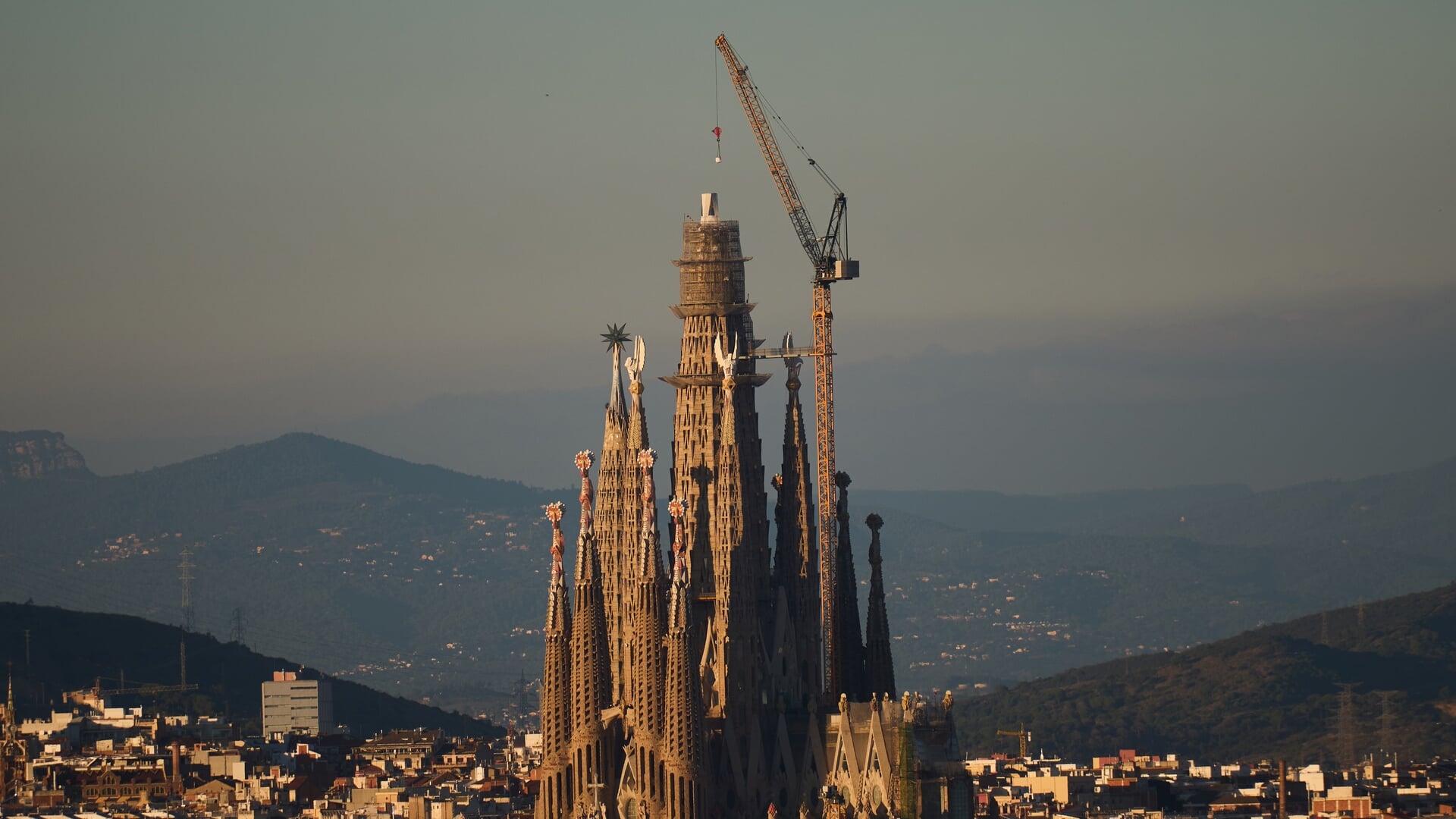 Na 143 jaar bouwen is Sagrada Familia de hoogste kerk van de wereld