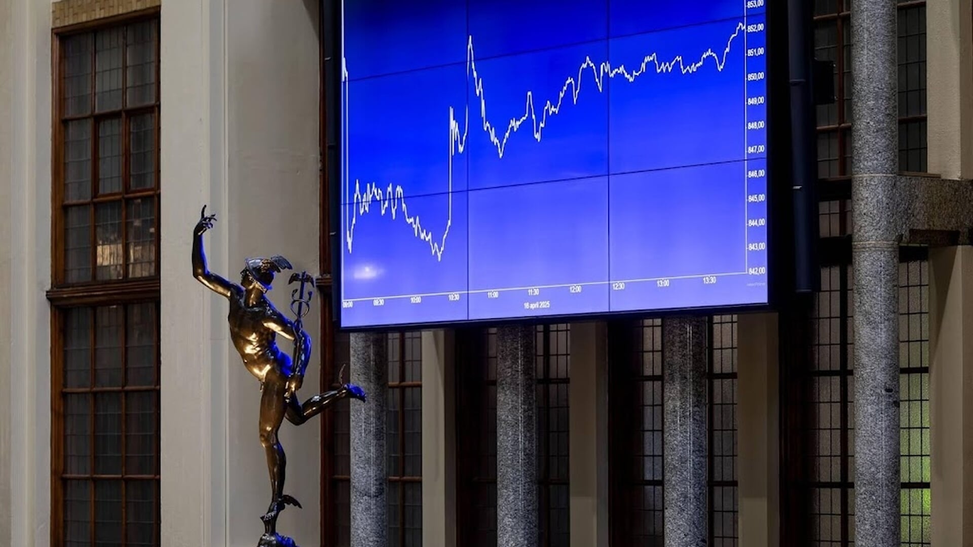 Philips schittert op terughoudend Damrak