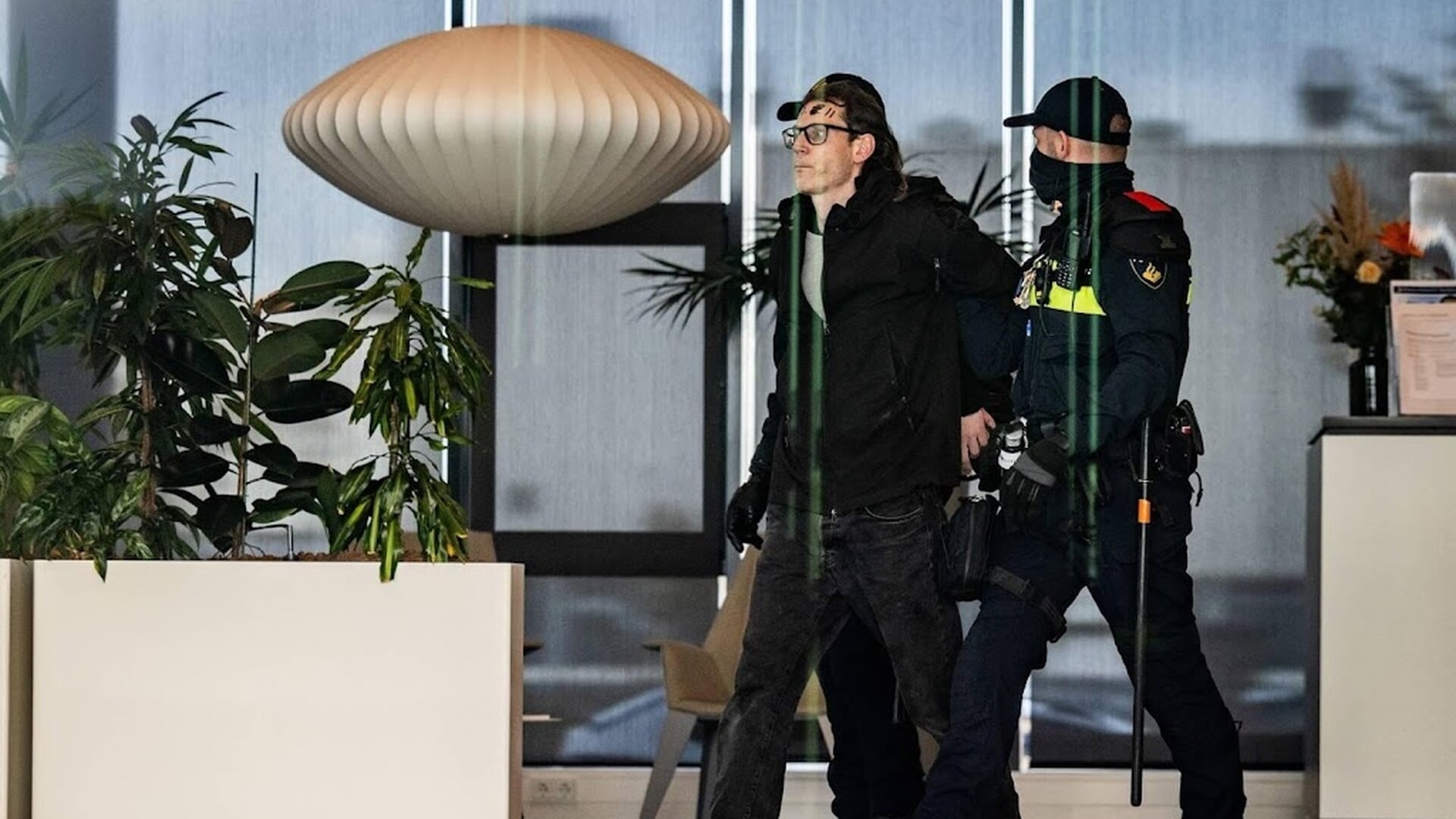 29 mensen aangehouden bij bezetting Fokkergebouw