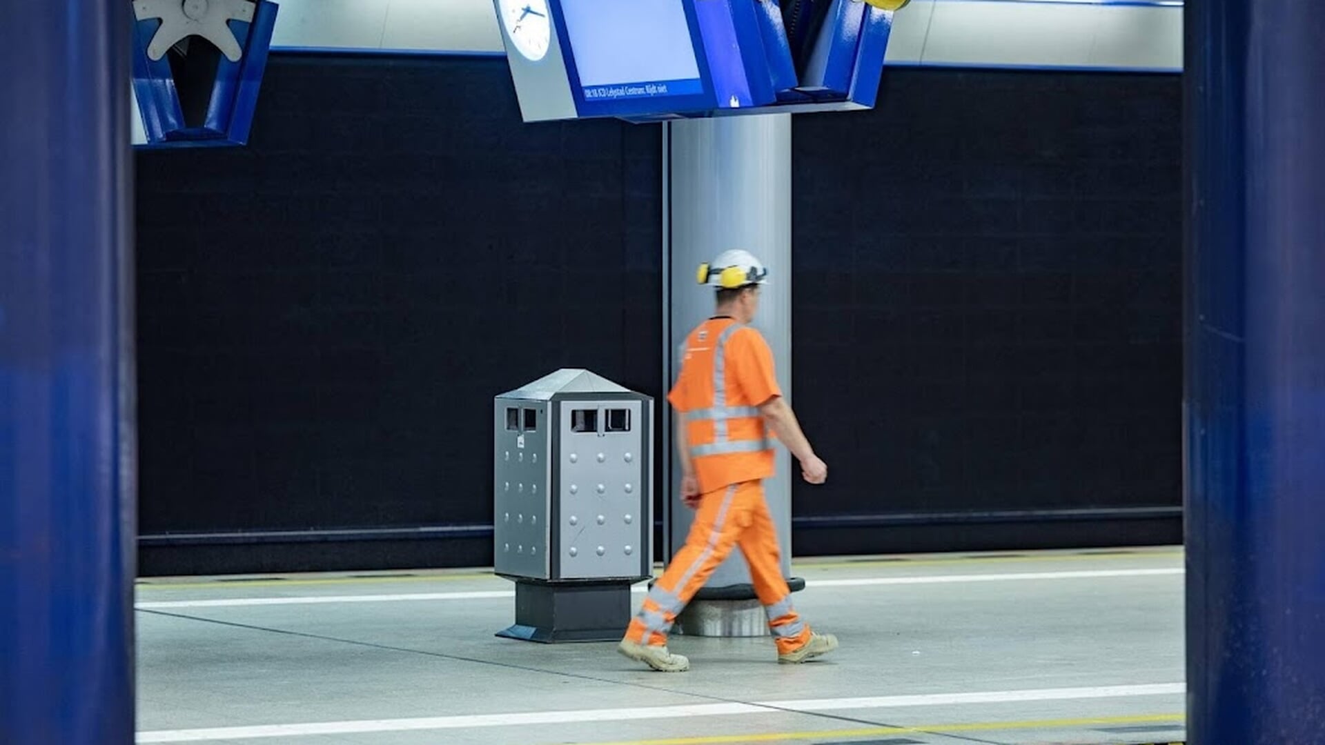 Drie weken lang minder treinen rond Schiphol