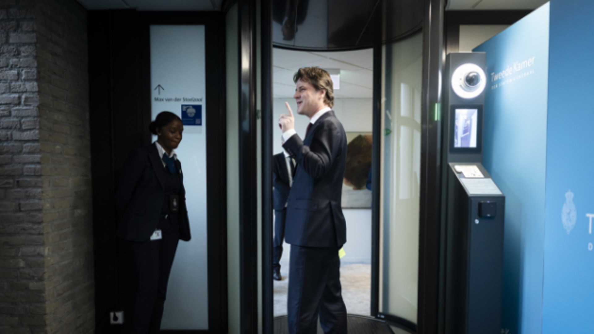 Cruijffiaanse logica leidt Bontenbal naar conclusie dat 75 zetels een meerderheid is