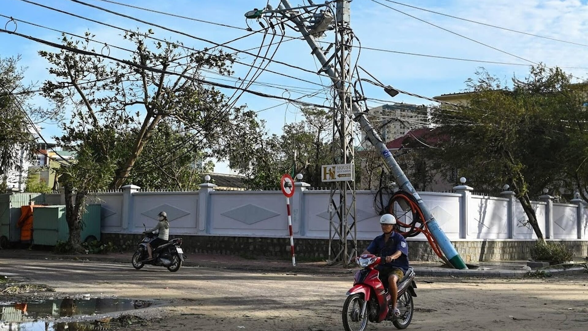 Doden door tyfoon Kalmaegi in Vietnam