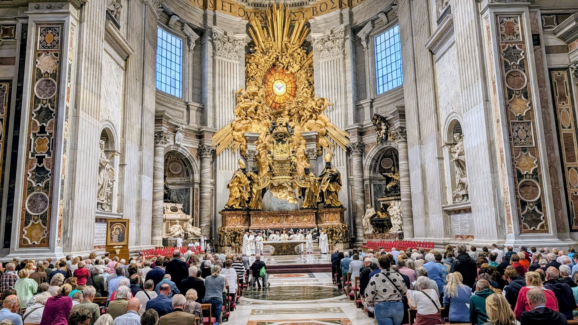 Nederlandse katholieken en protestanten herdenken samen Willibrord in de Sint-Pieter in Rome