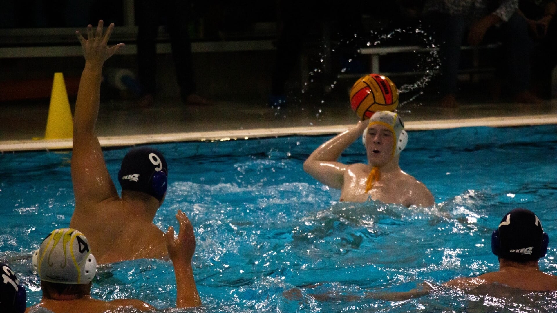 ZVDO’74 geeft duel met Waterpolo West-Brabant uit handen | Al het ...