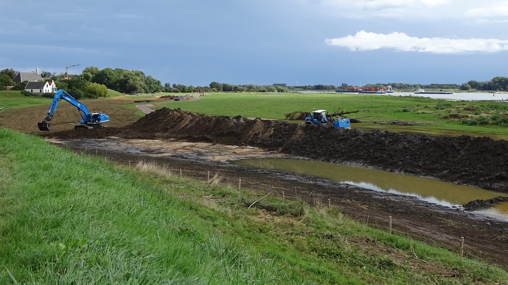 Waaldijk niet gastvrij, zorgen in Varik en Heesselt om fietsers en wandelaars