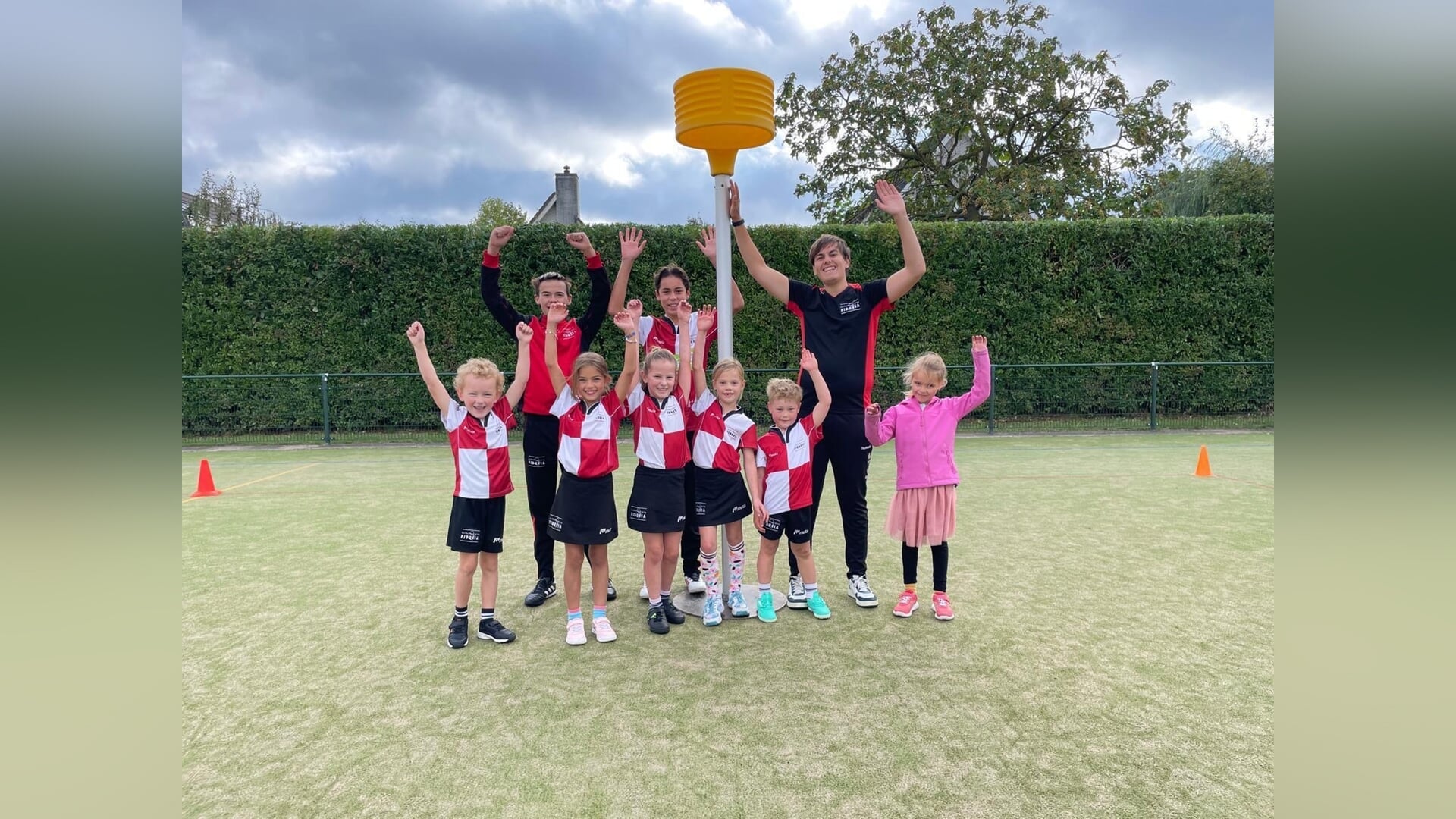 Groot huldigingsfeest kampioenen korfbalvereniging Fiducia!