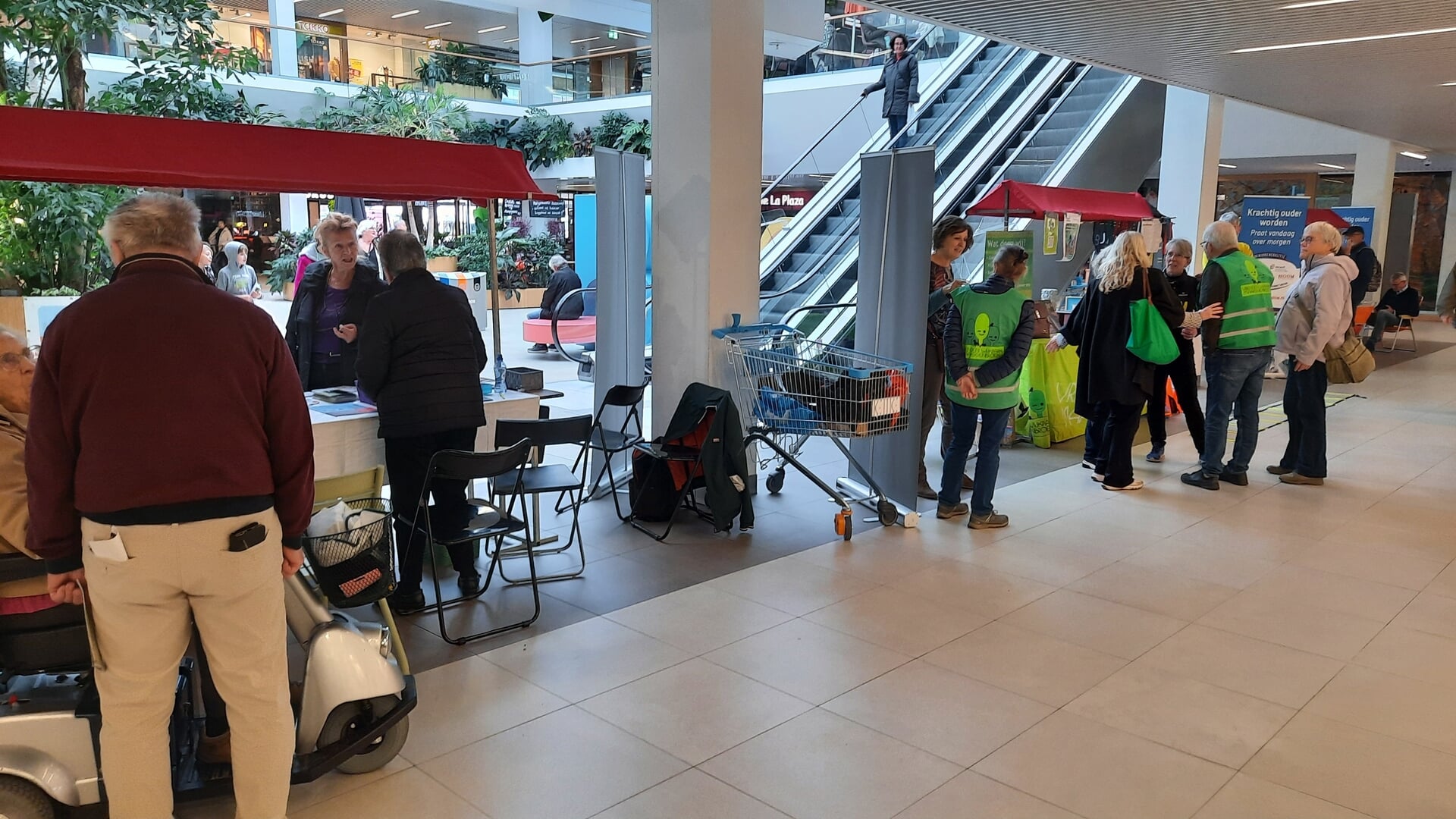 Veel gesprekken en informatie op Samen Vitaal Markt in Bisonspoor