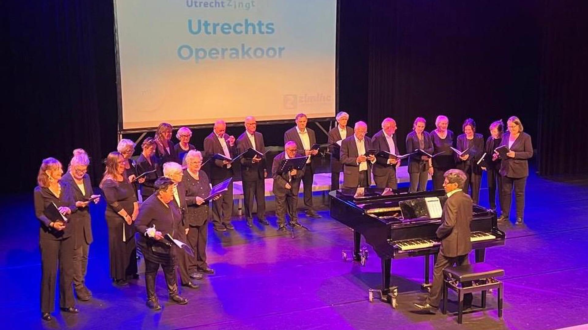 Utrechts Operakoor (UOK) geeft een sfeervol optreden in Buurtcentrum De Schakel
