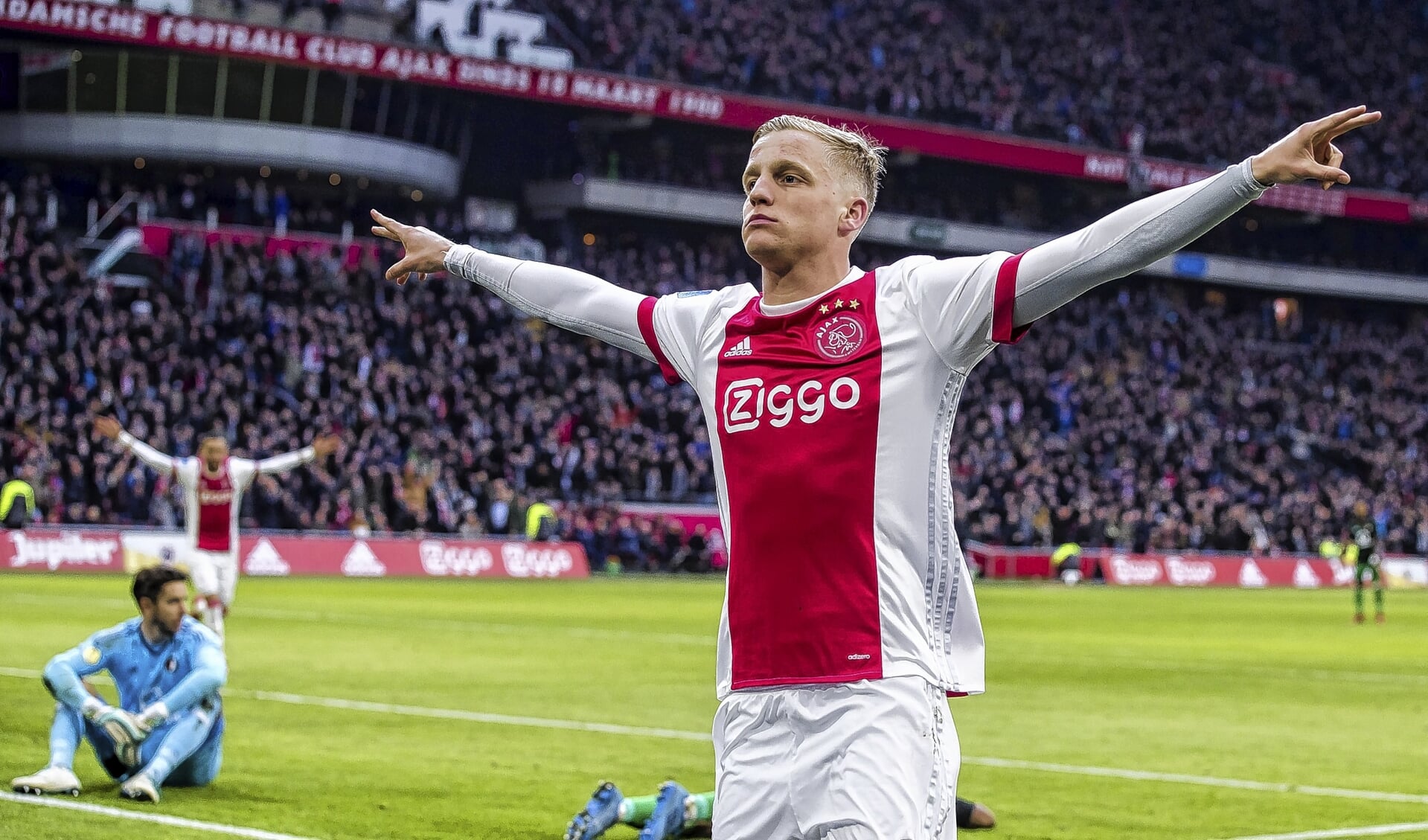 Ajax-ster Donny van de Beek gaat Zer033 bezoeken