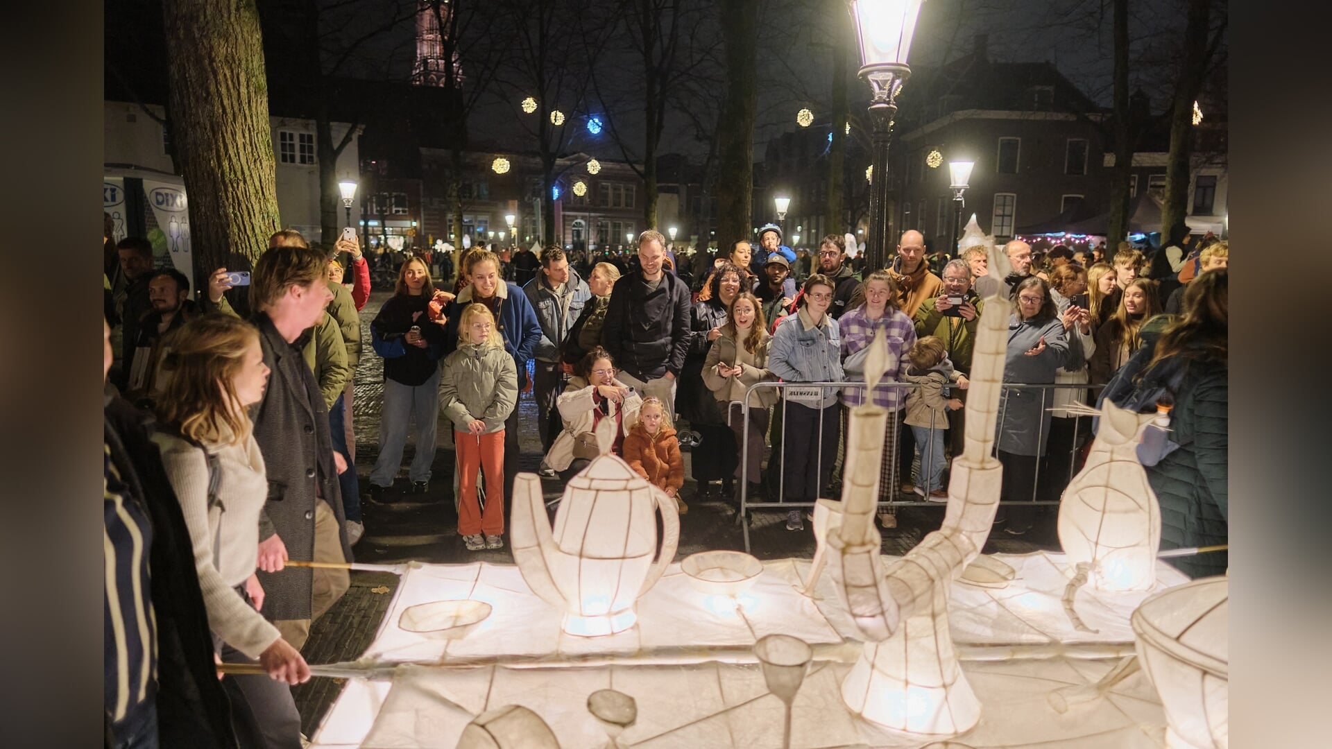 Sint Maarten Parade weer een groot feest van saamhorigheid, 15.000 bezoekers in Utrecht
