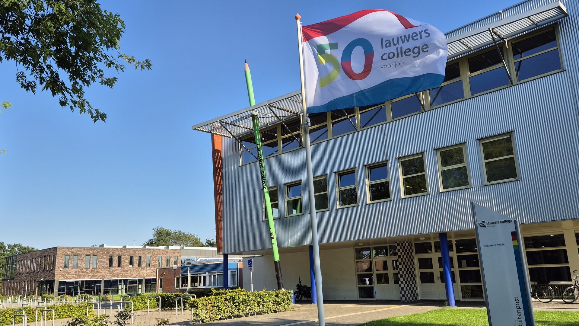 Leerlingen Lauwers College Buitenpost starten eigen bedrijf in project ‘Jong Ondernemen’