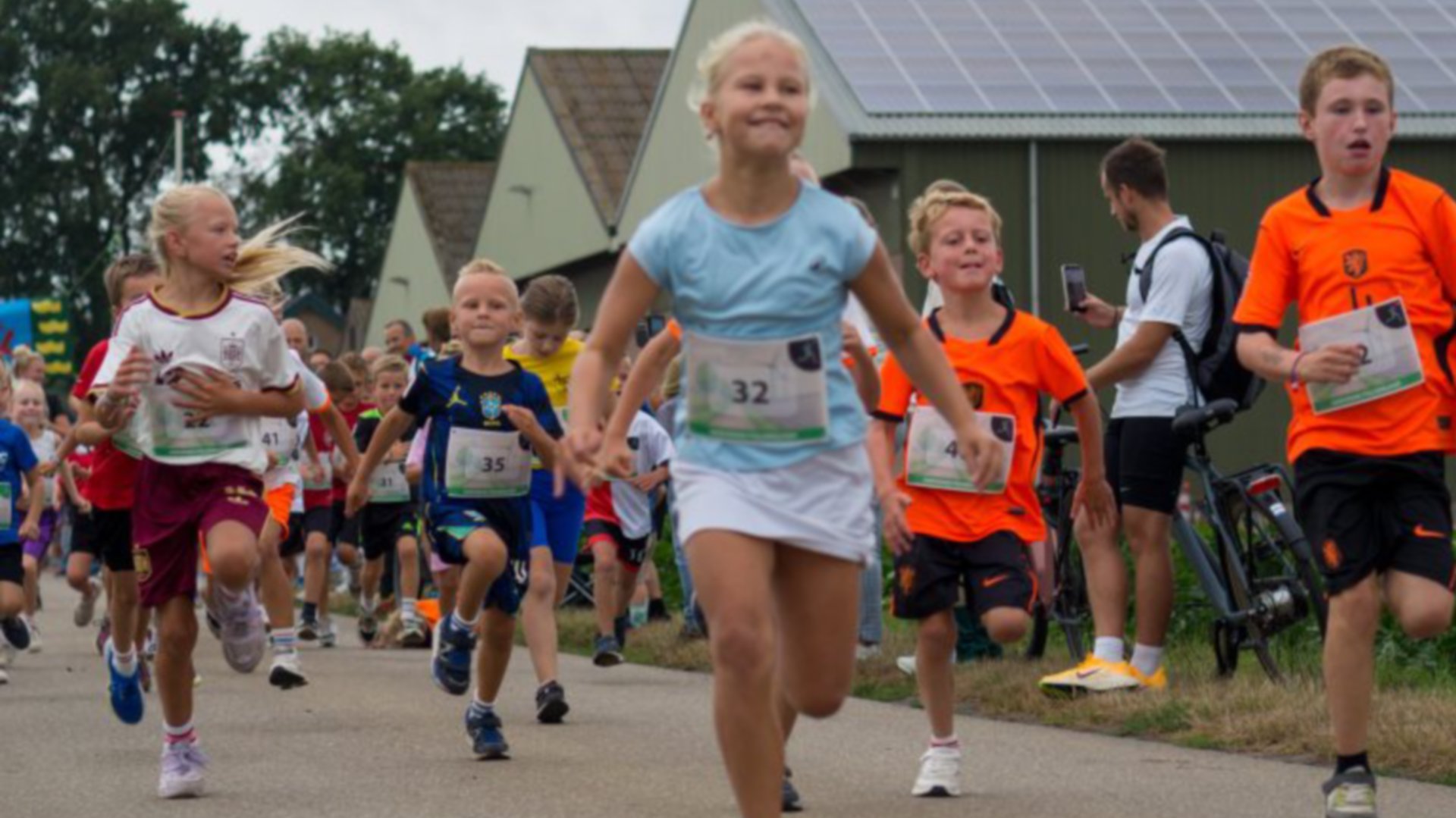 Weer-meer-lopers-bij-45e-editie-van-Hoevense-Polderloop