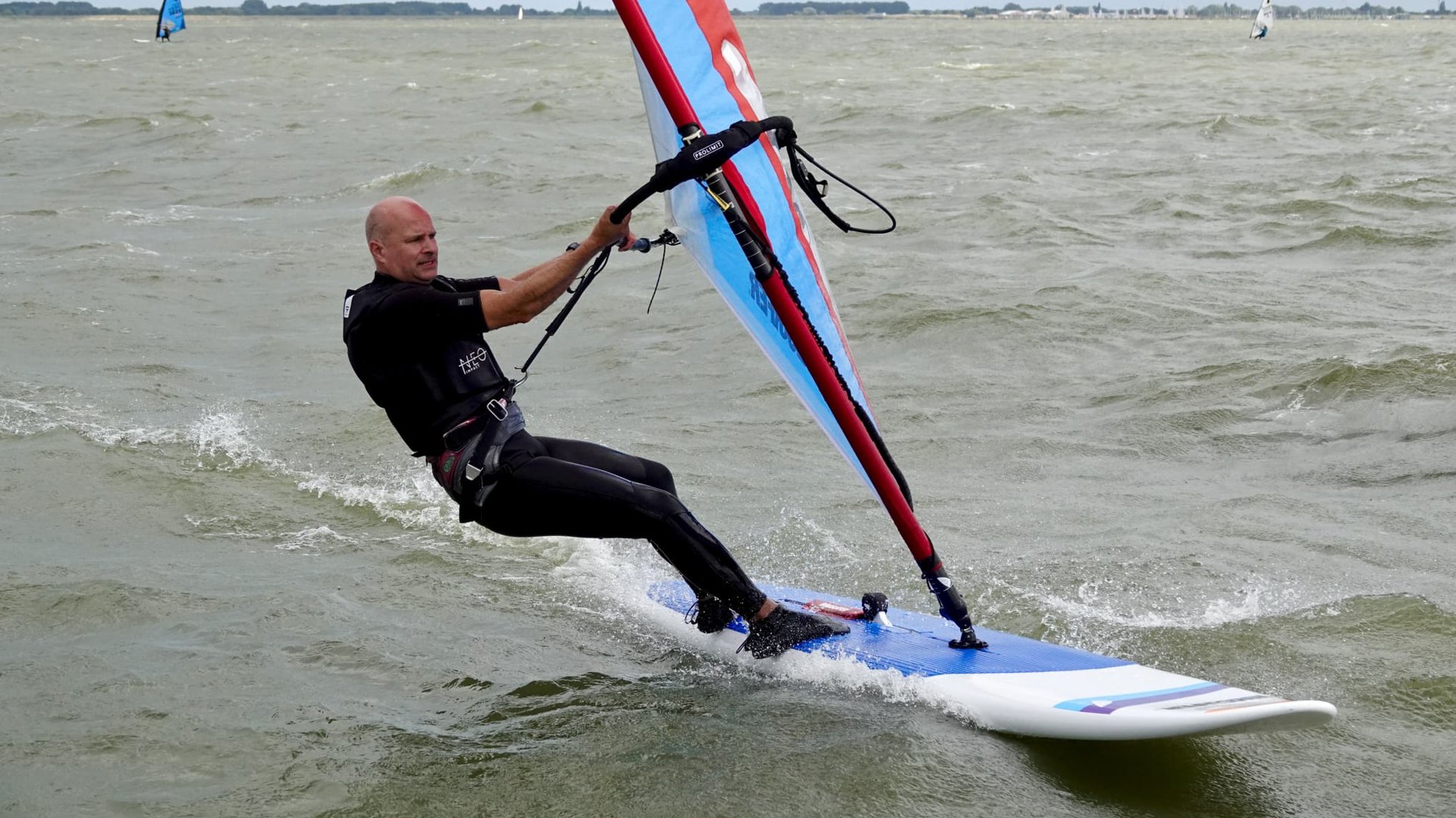 Bredase windsurfer Jurian Velthuis pakt brons op NK | BredaVandaag ...