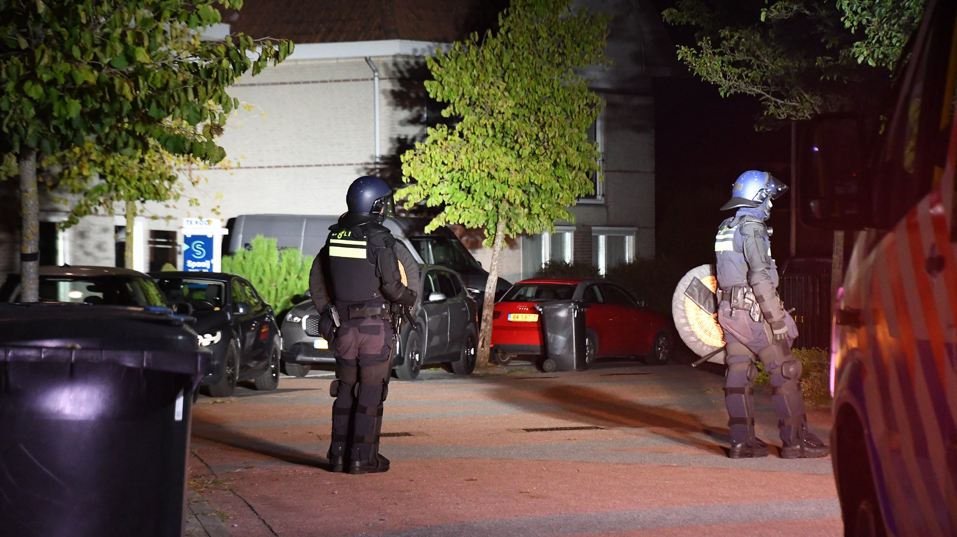 Vijf-arrestaties-na-uit-de-hand-gelopen-demonstratie-tegen-noodopvang-in-Tholen