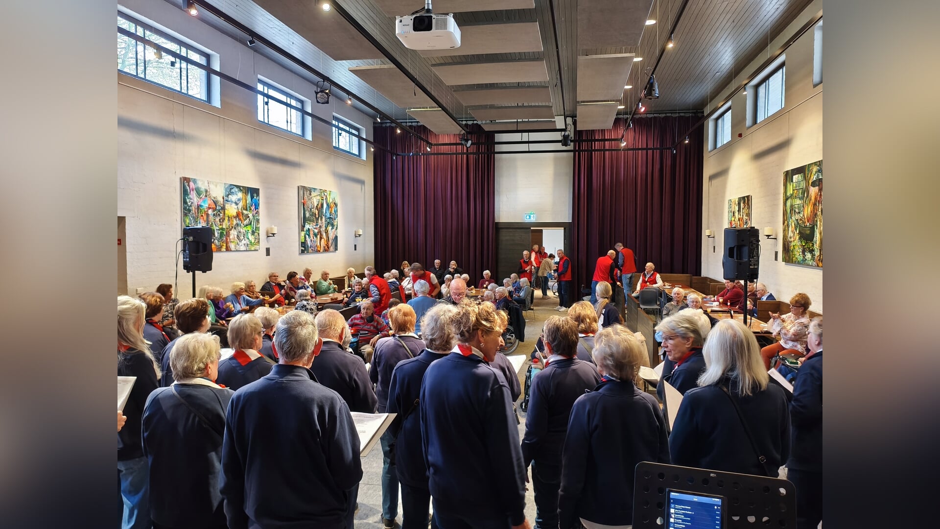 Geslaagde 12e Lions Seniorendag met gezelligheid, muziek en Sinterklaas