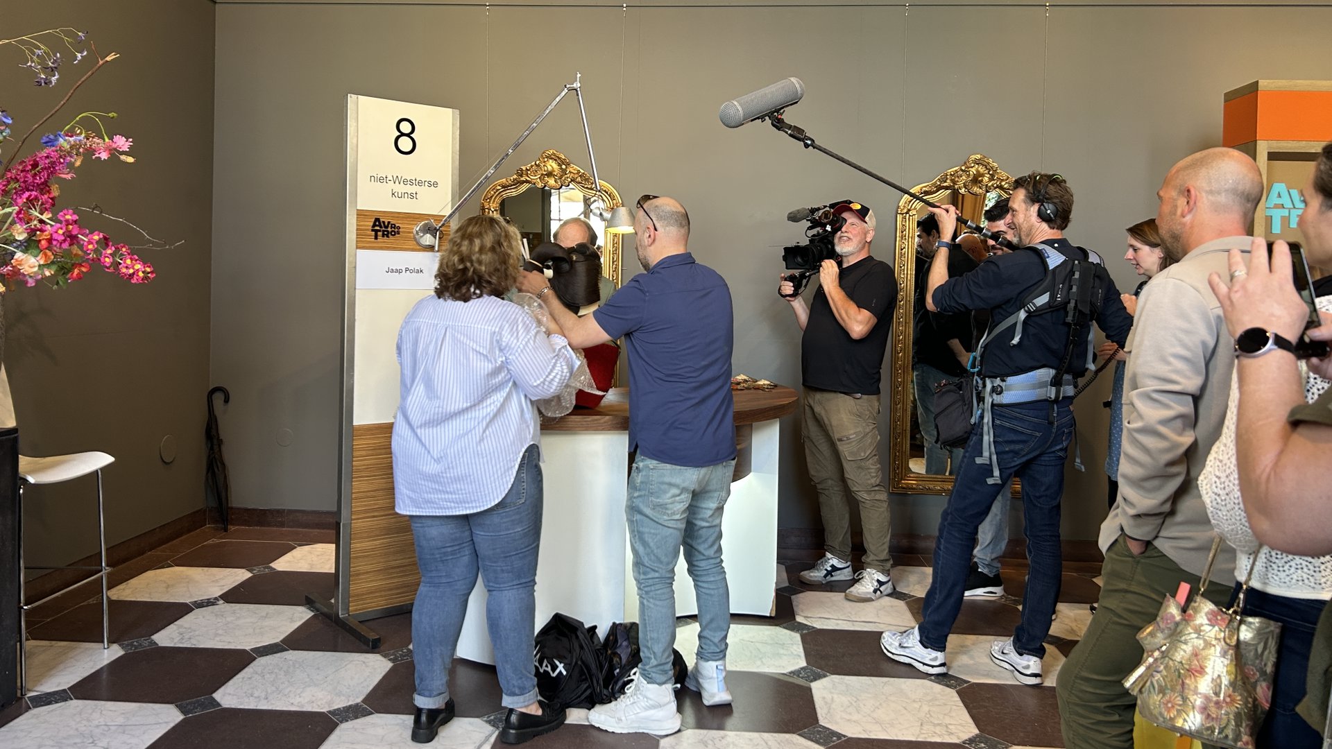 Zien--Camera-s-draaiden-vandaag-in-Markiezenhof-voor-Tussen-Kunst-en-Kitsch