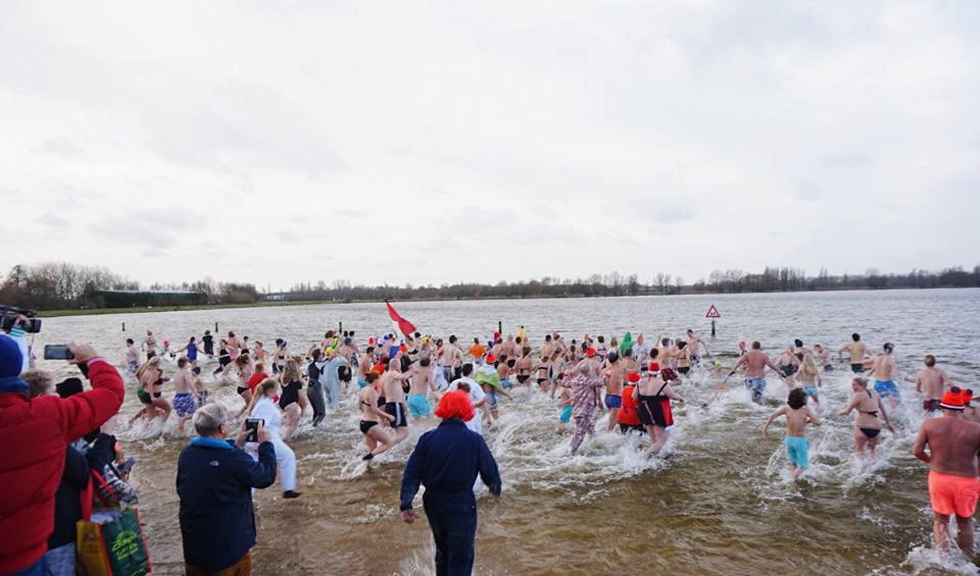Meer deelnemers voor Katwijkse Nieuwjaarsduik - Al het nieuws uit ...