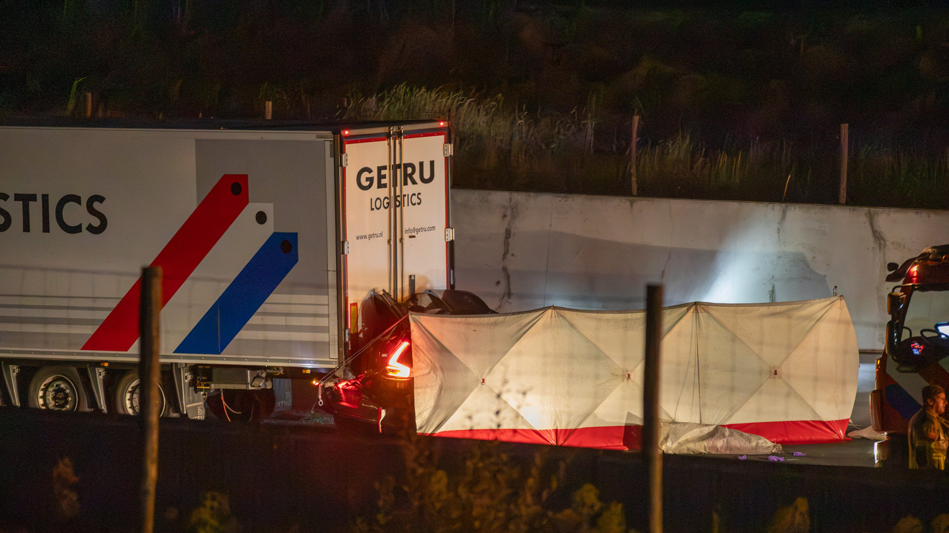 Man--74--overleden-bij-ernstig-ongeval-op-A4-bij-Steenbergen--vrouw-met-spoed-naar-ziekenhuis