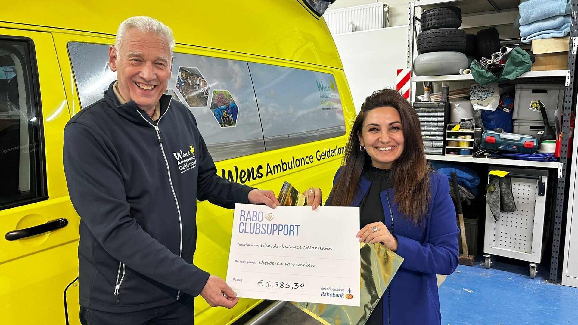 WensAmbulance Gelderland erg blij met gift RaboBank