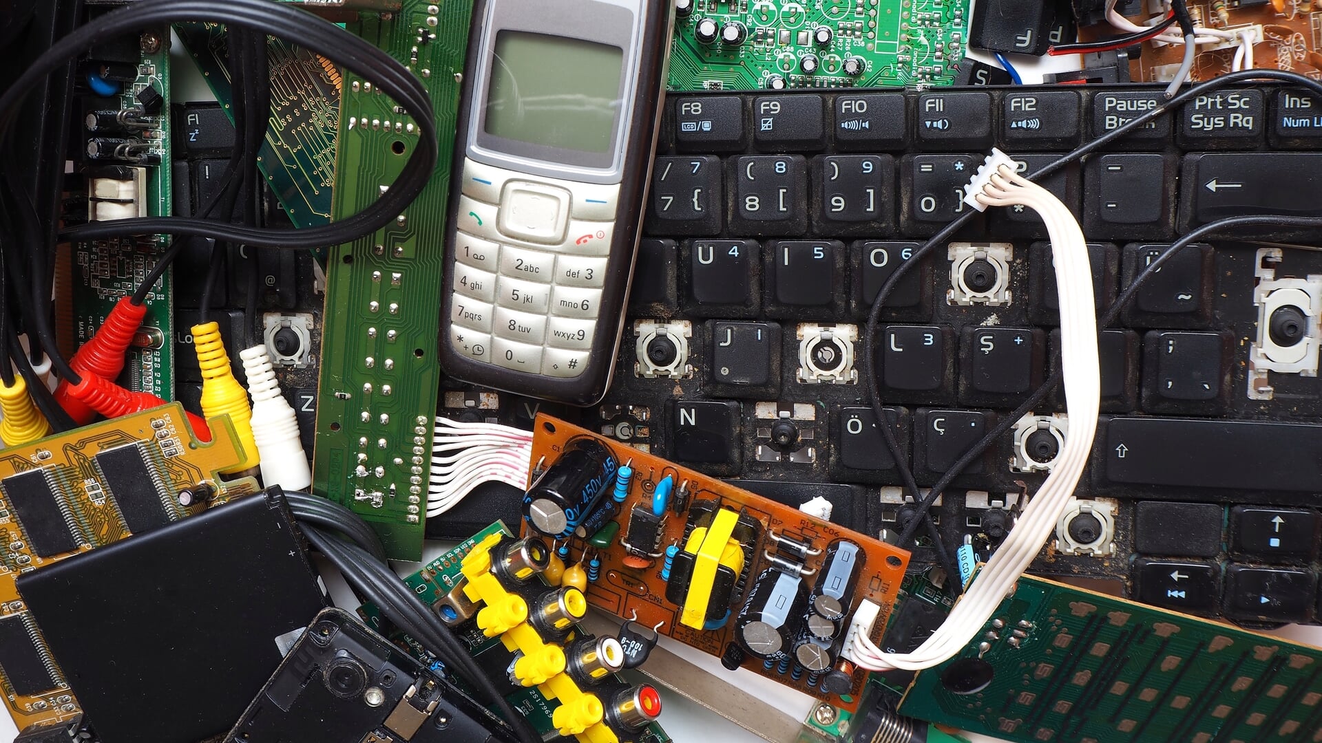 Kids doen mee aan E-waste race