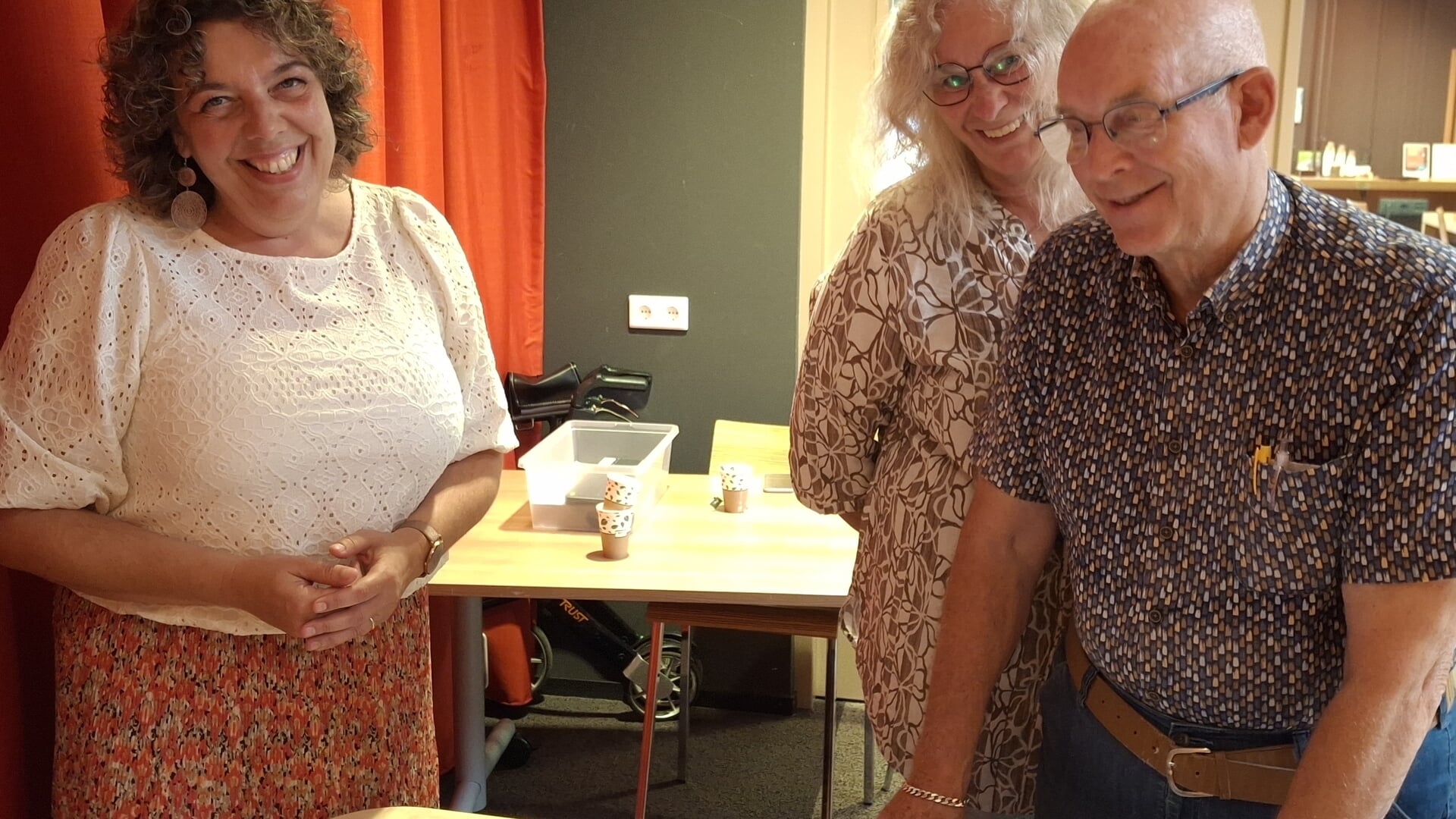 Grote belangstelling voor demonstratie Belevenistafel in Bibliotheek Dokkum