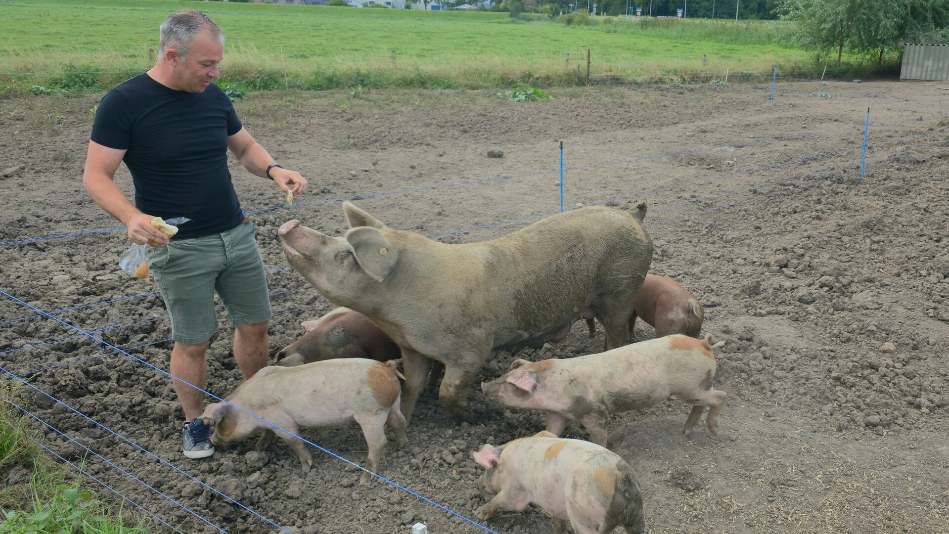 Derck Renting laat zien: dierenliefde en vlees eten hoeft geen tegenstelling te zijn