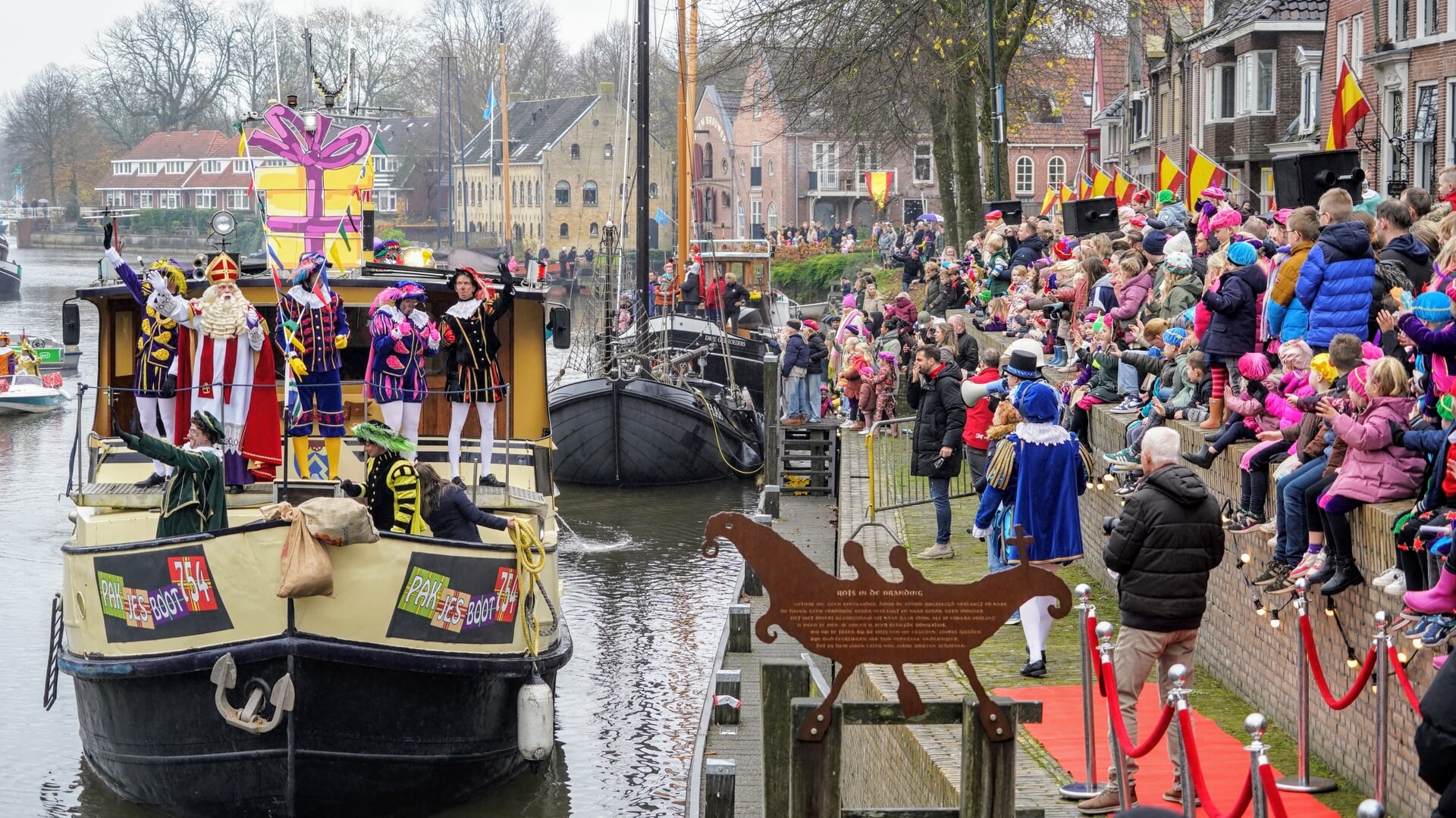 Geld retourtje Sinterklaas naar Dokkum voor de helft binnen
