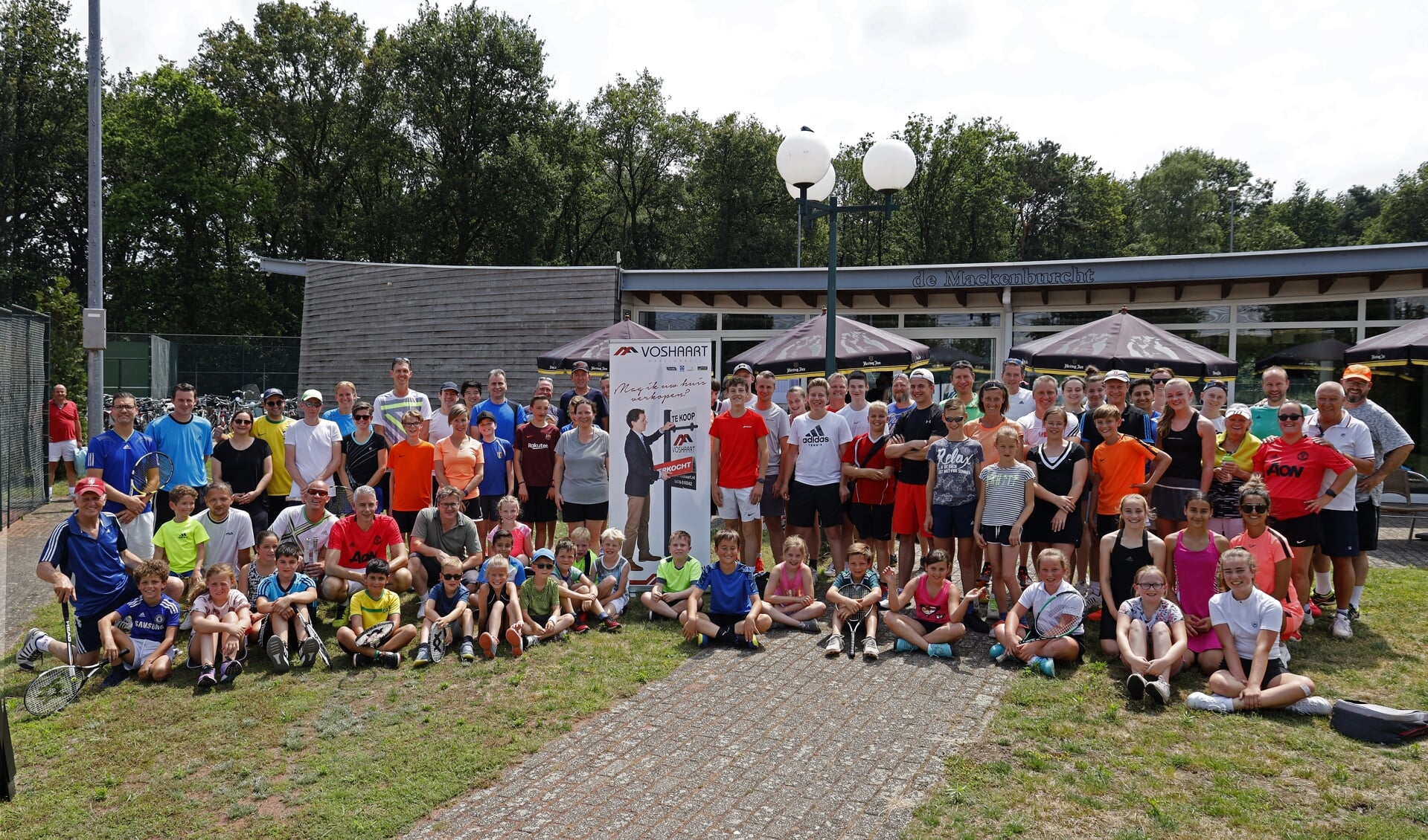 Ouders en kinderen tennissen bij TC Rodhe - Peel en Maas - Al het ...