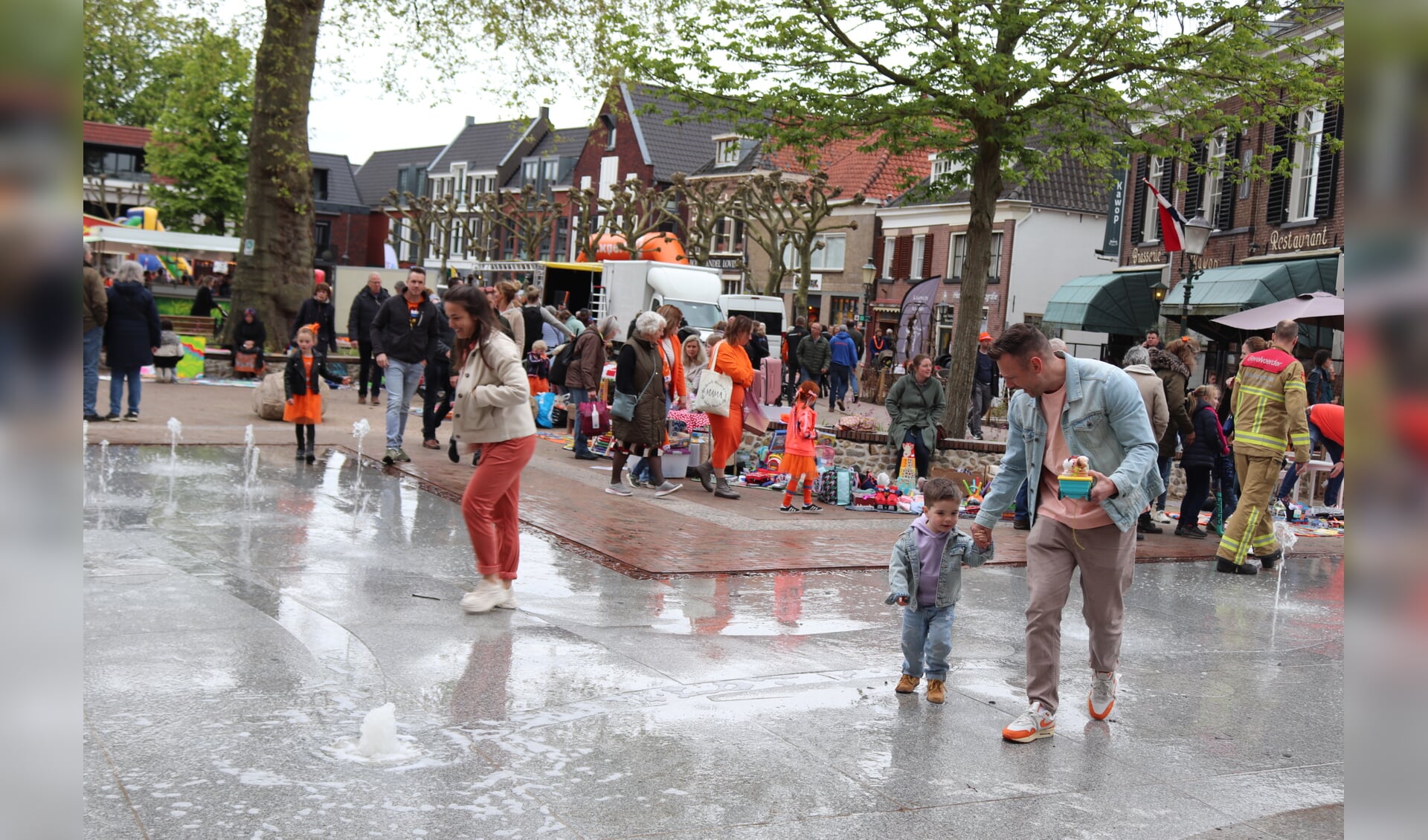 Koningsdag weer thuis in centrum Lochem | Achterhoeknieuws.nl