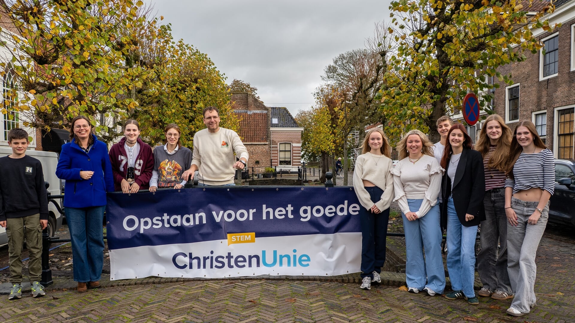 Mirjam Bikker van de ChristenUnie ontmoet jongeren in Elburg