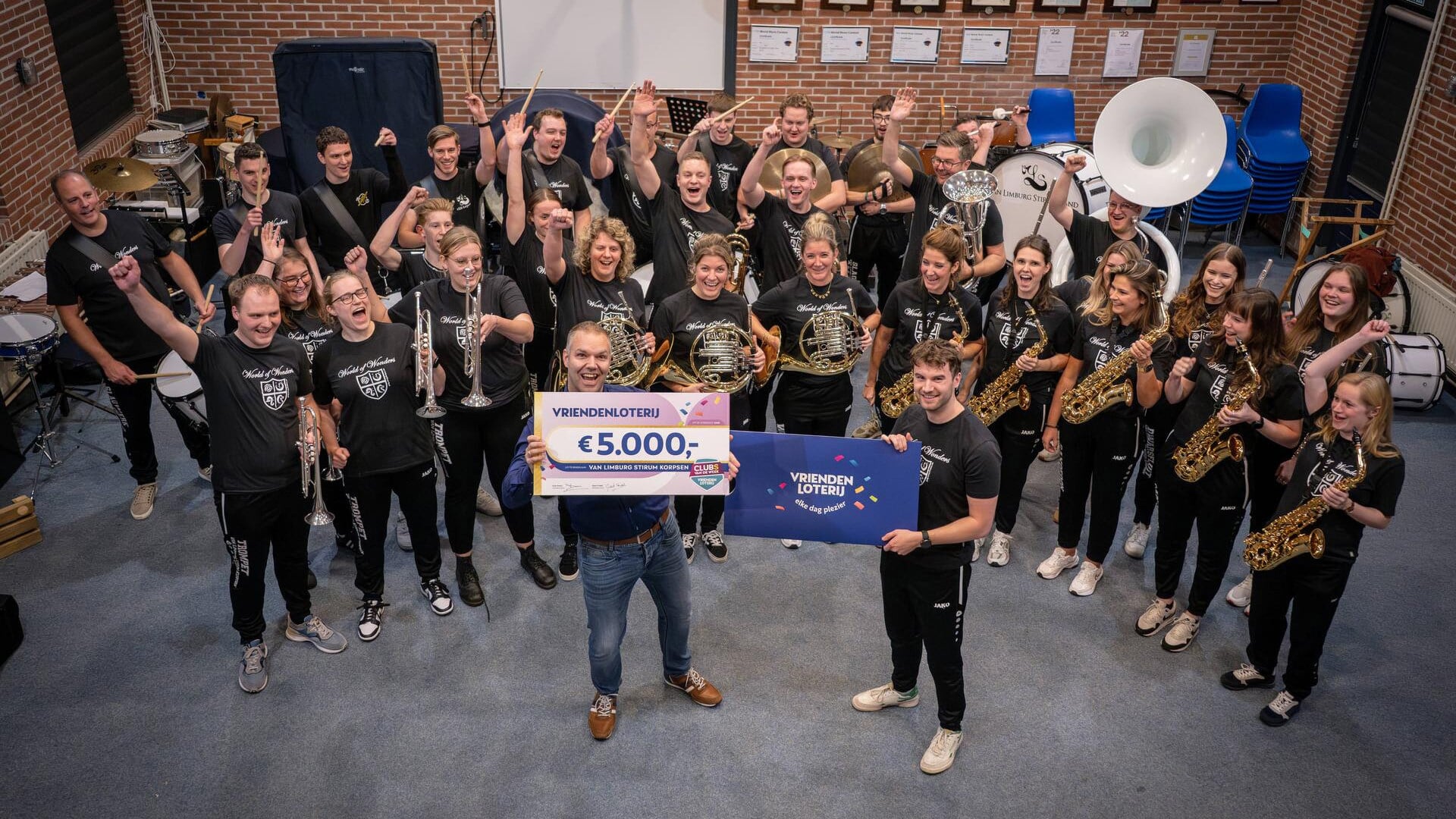 VriendenLoterij steunt Van Limburg Stirum Korpsen met 5.000 euro